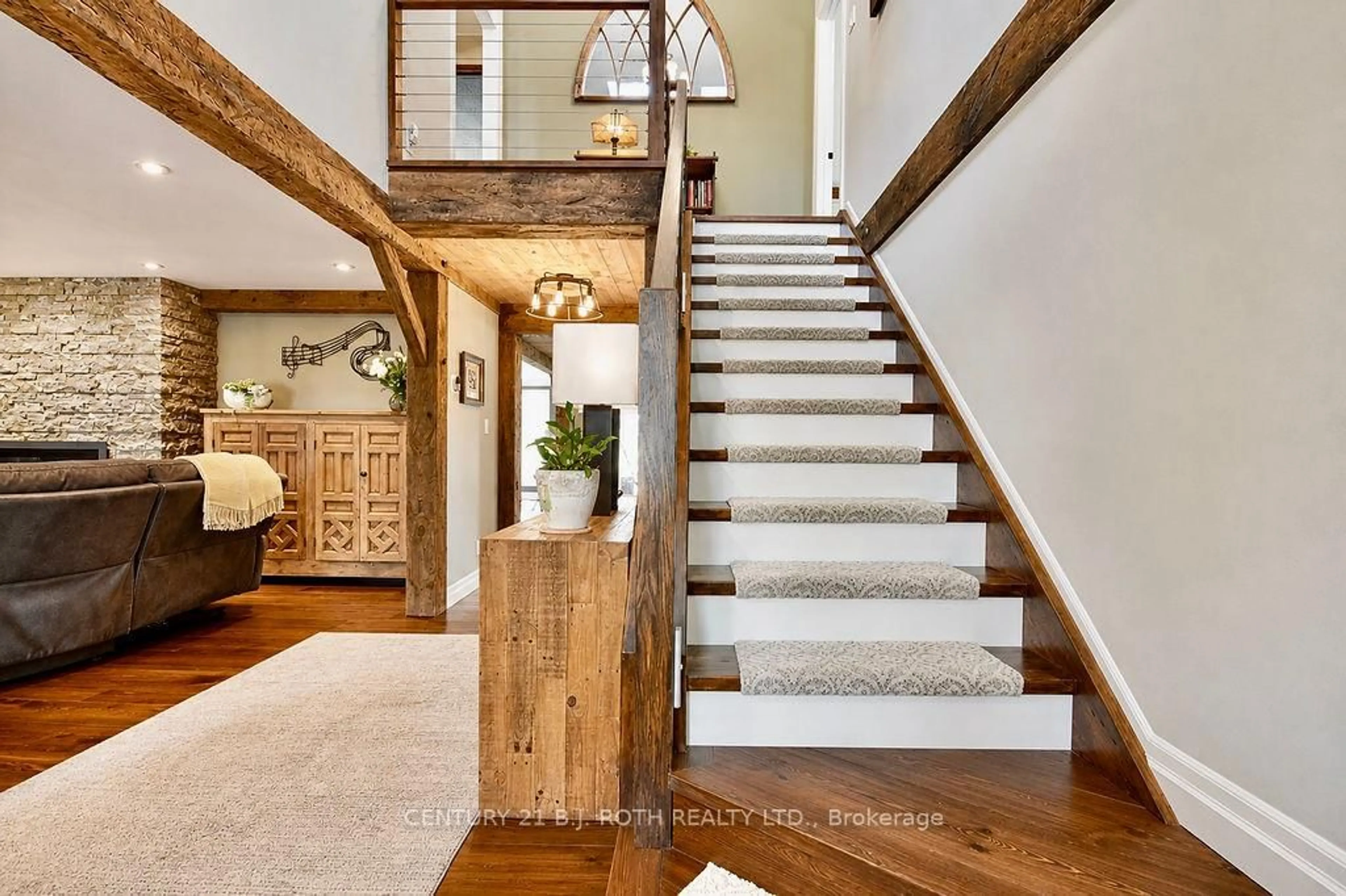 Indoor entryway for 40 South Island Tr, Ramara Ontario L0K 1B0