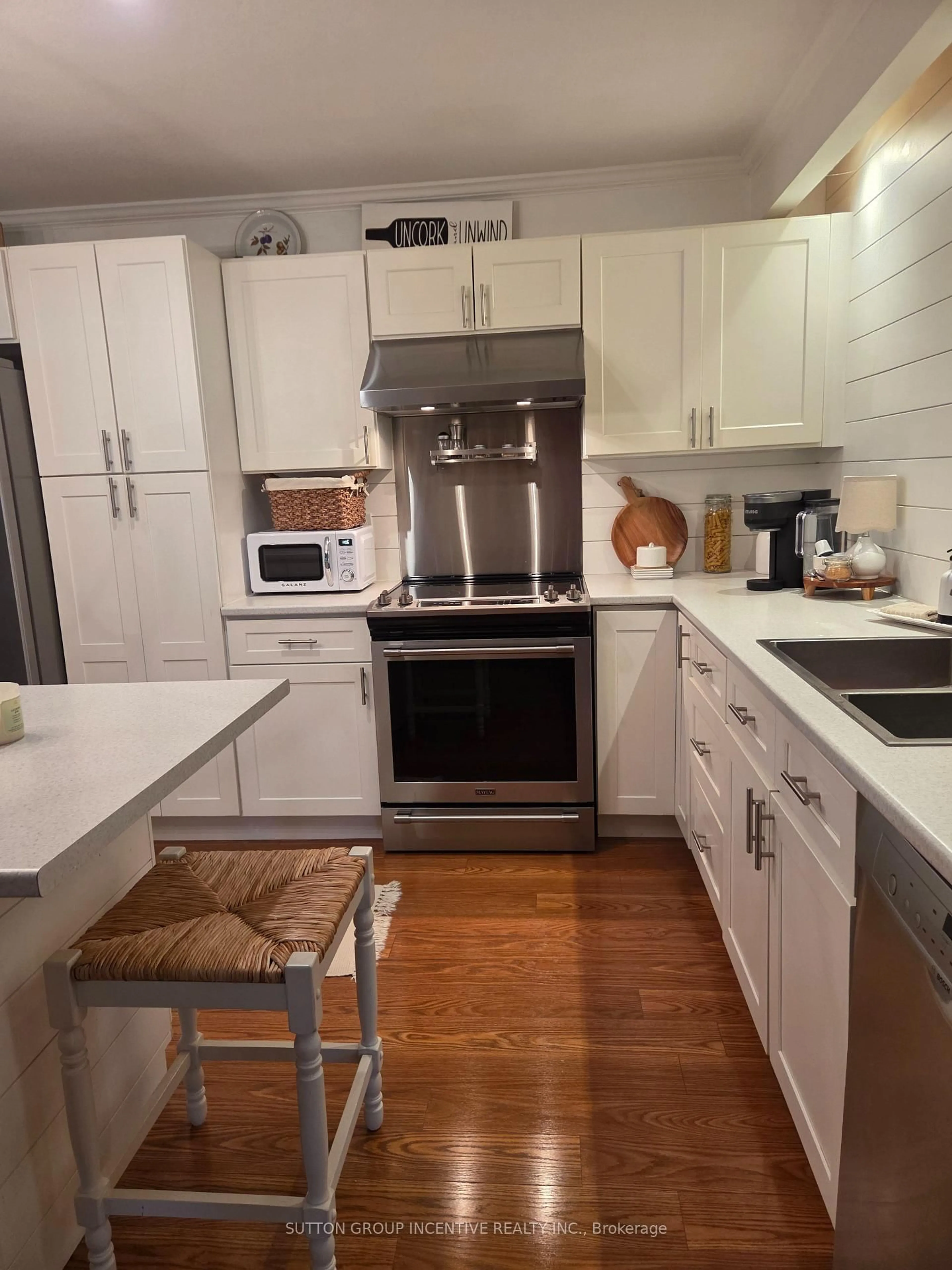 Unknown for 166 Owen St #204, Barrie Ontario L4M 3H9