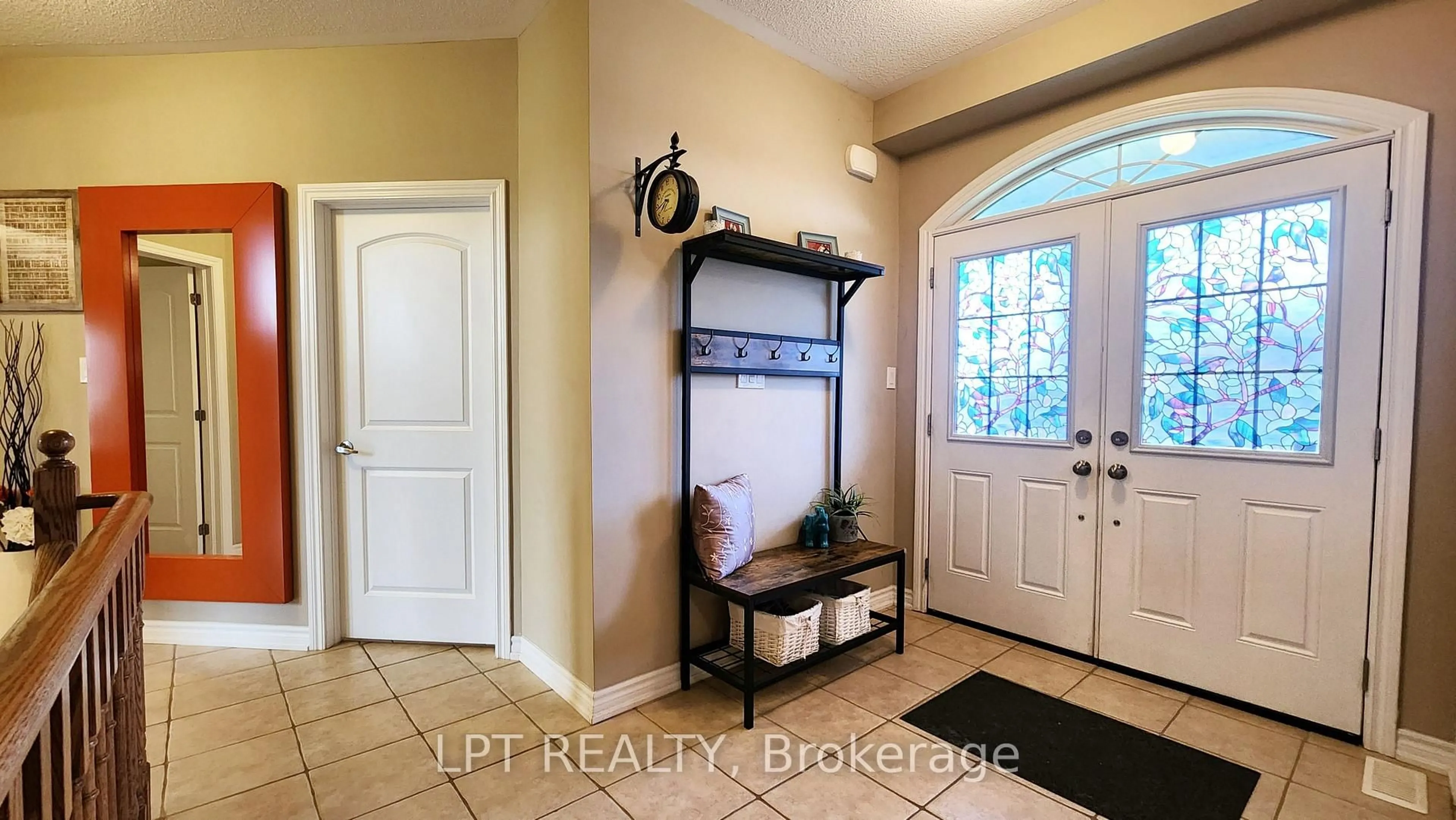 Indoor entryway for 12 Plowright Rd, Springwater Ontario L9X 0A3