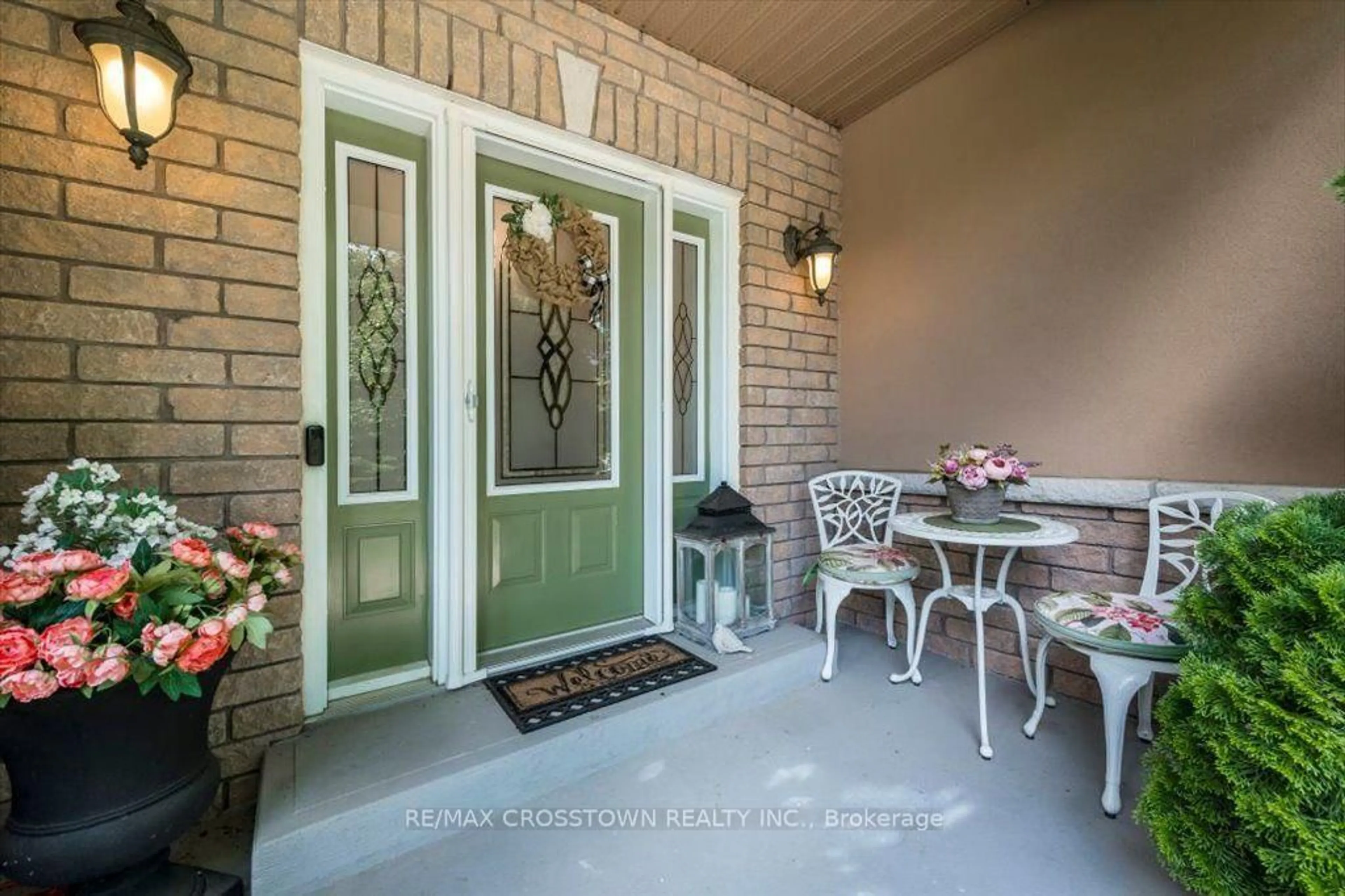 Indoor entryway for 5 Pine Hill Dr, Springwater Ontario L0L 2K0