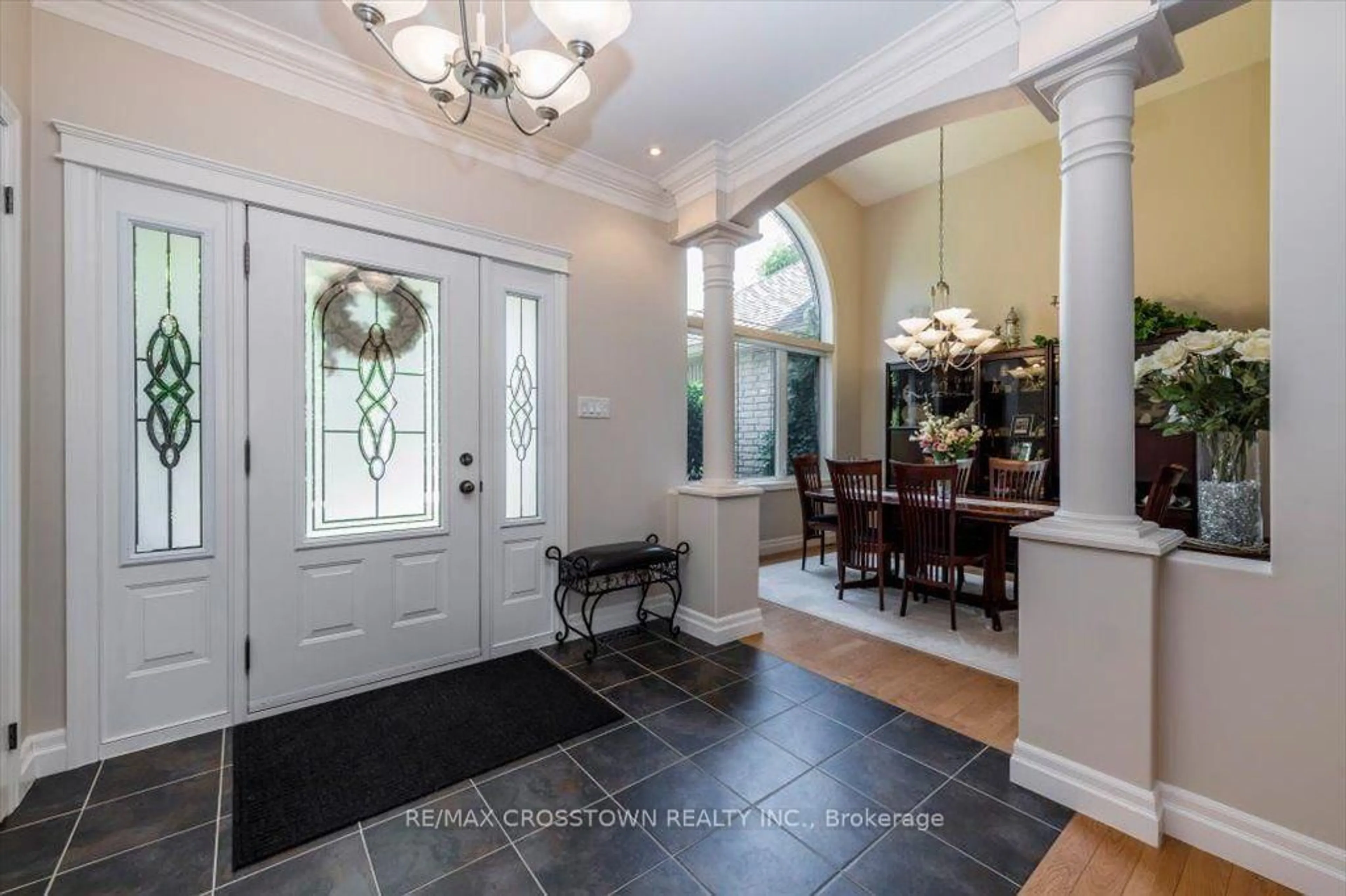 Indoor entryway for 5 Pine Hill Dr, Springwater Ontario L0L 2K0