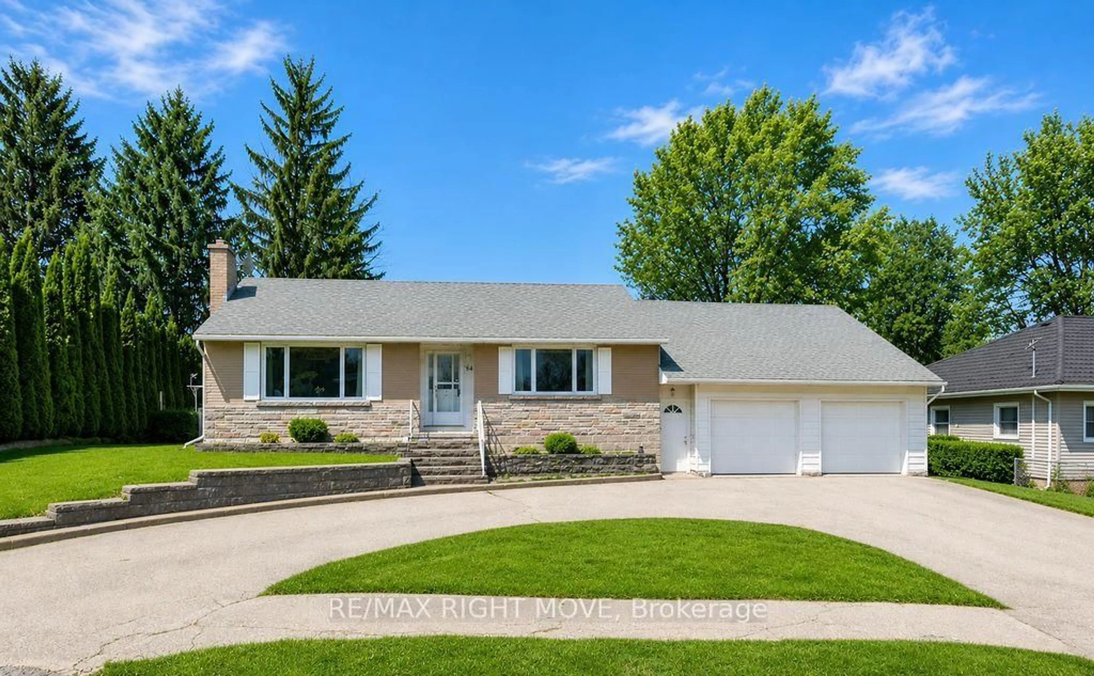 Home with vinyl exterior material, street for 94 Fittons Rd, Orillia Ontario L3V 2J5