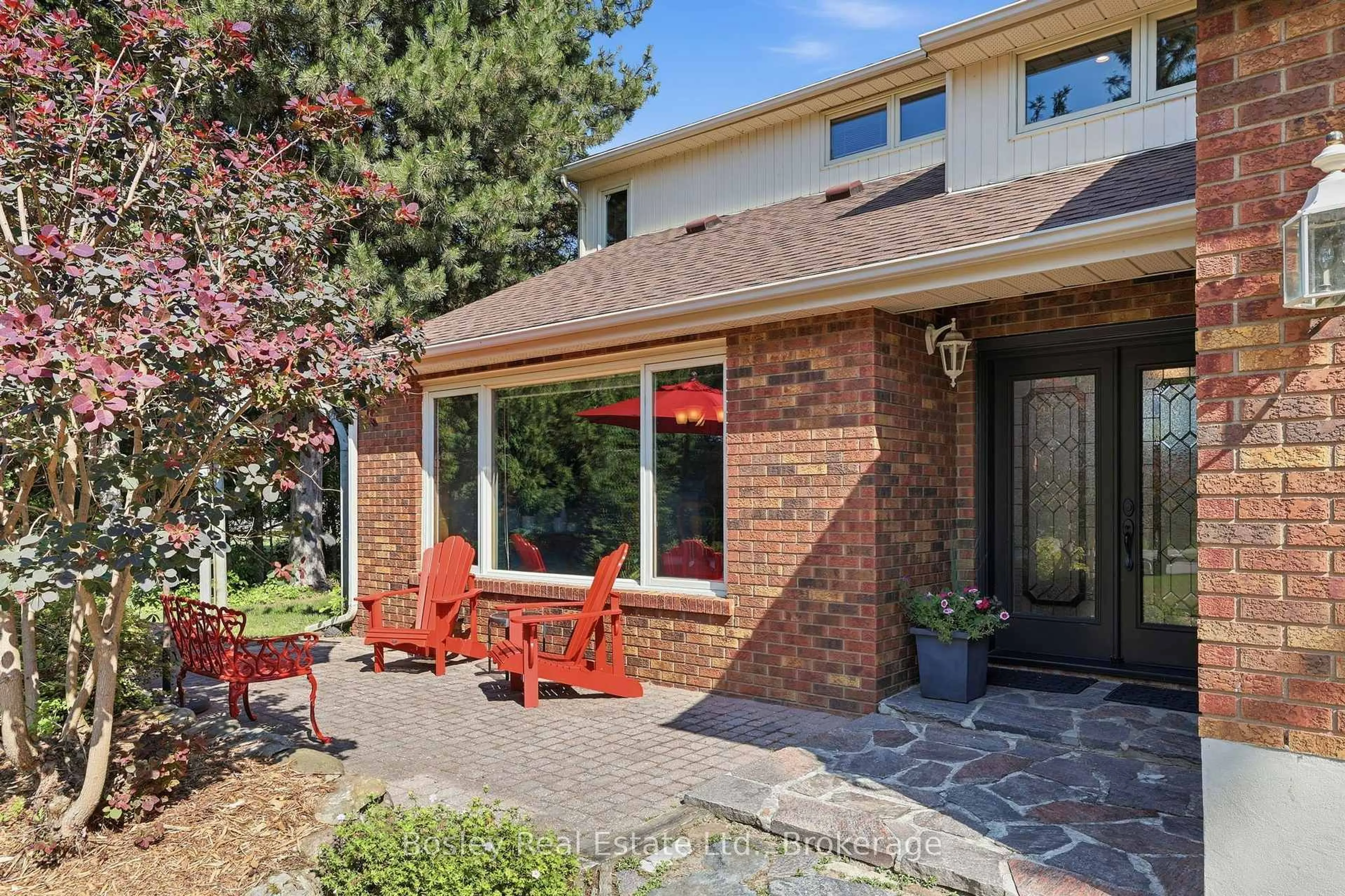 Home with brick exterior material, street for 124 Bartlett Blvd, Collingwood Ontario L9Y 5C9