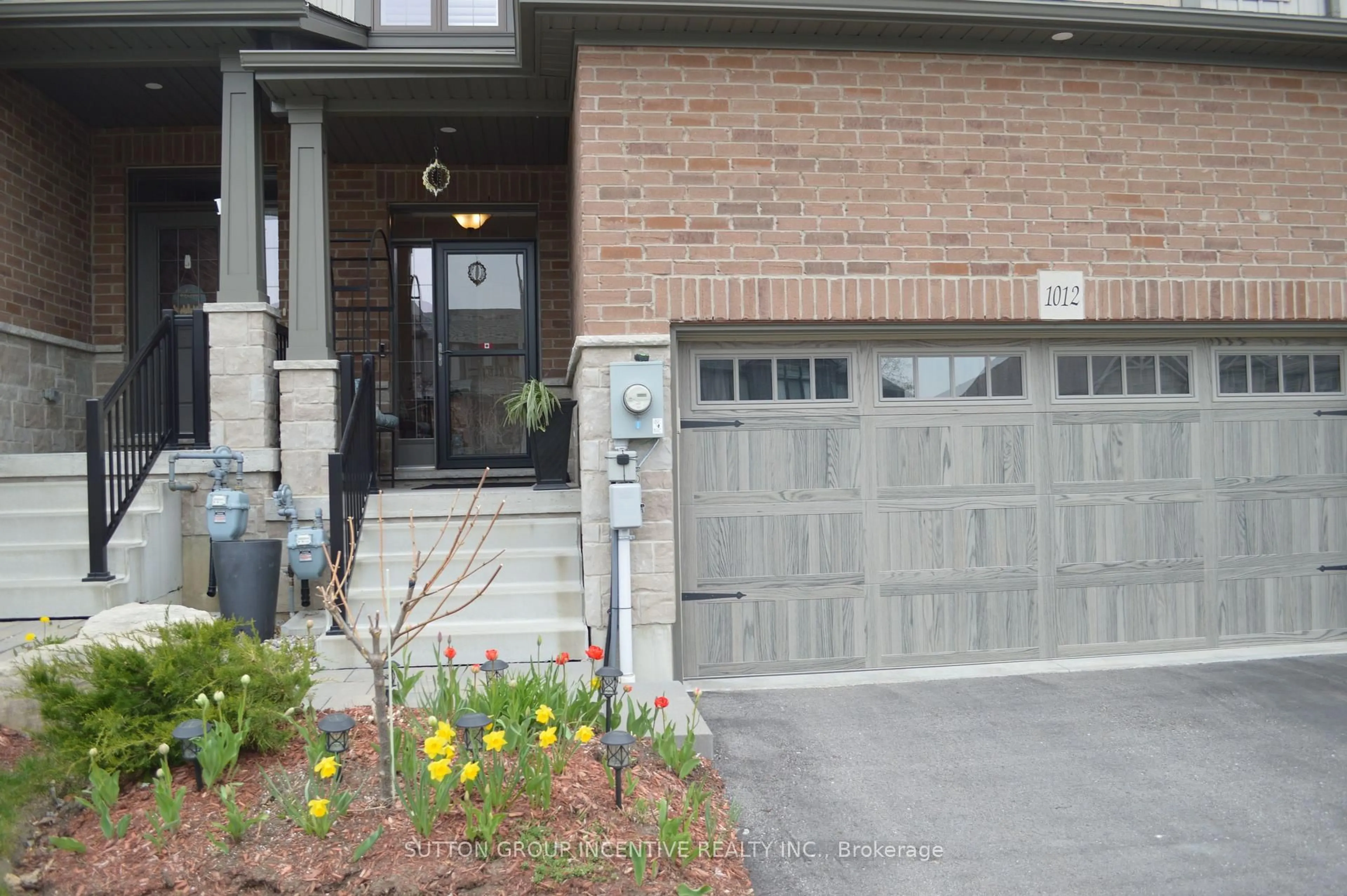 Indoor entryway for 1012 Wright Dr, Midland Ontario L4R 0E4