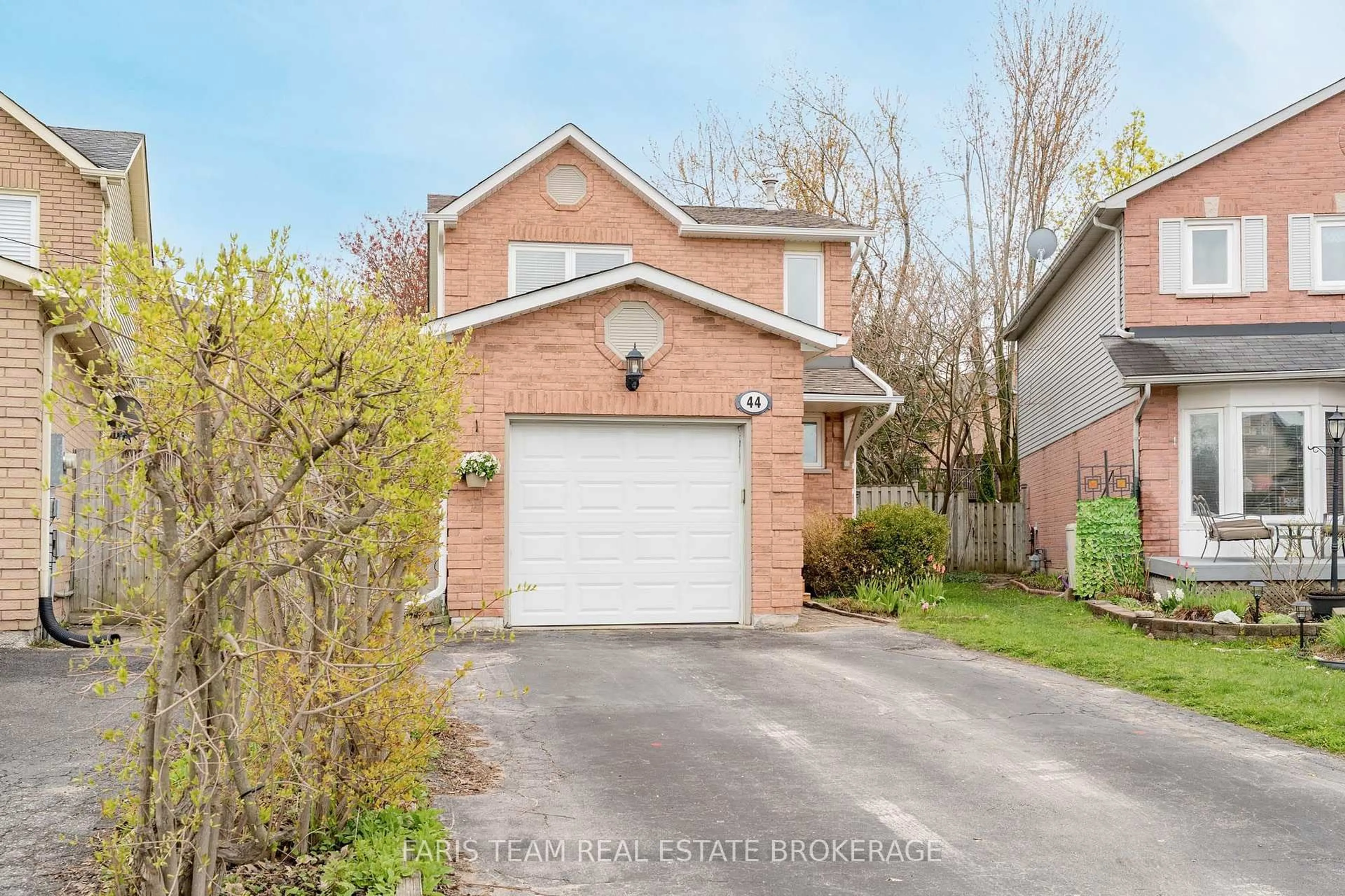 Home with brick exterior material, street for 44 Hadden Cres, Barrie Ontario L4M 6G6