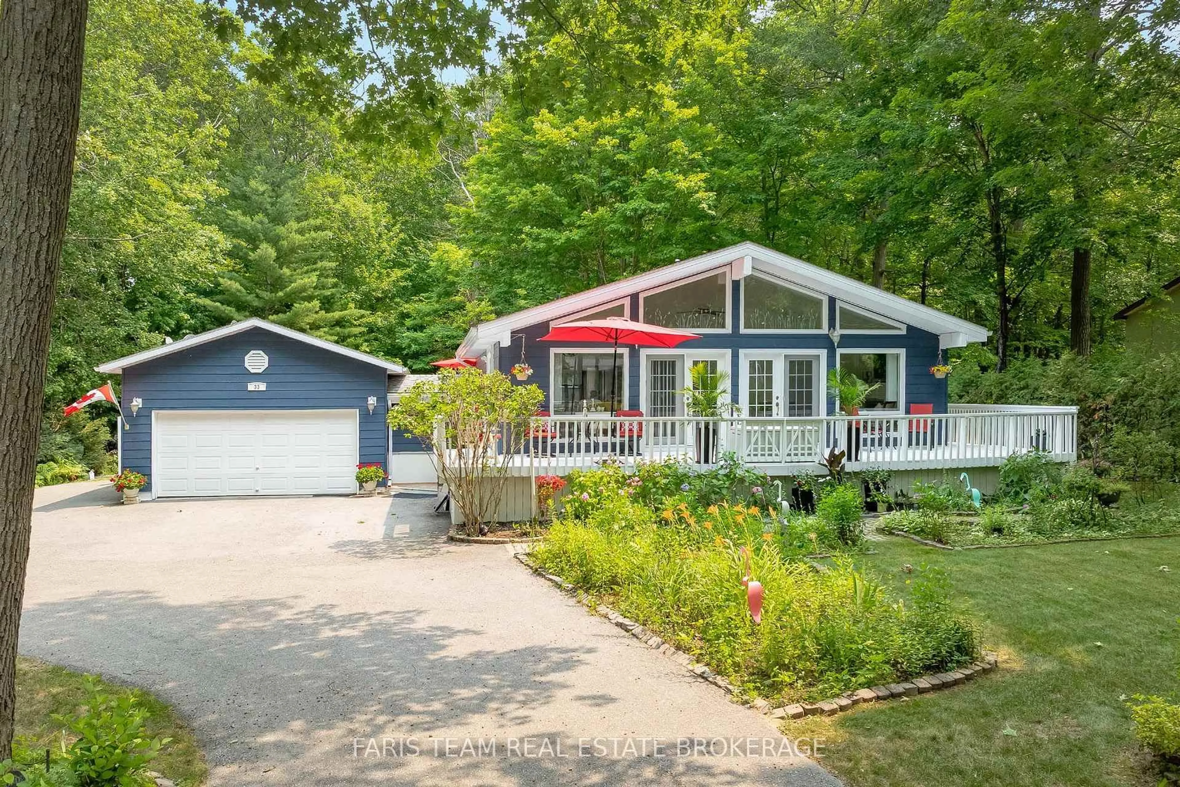 Home with vinyl exterior material, water/lake/river/ocean view for 33 Oneida Cres, Tiny Ontario L9M 0B2