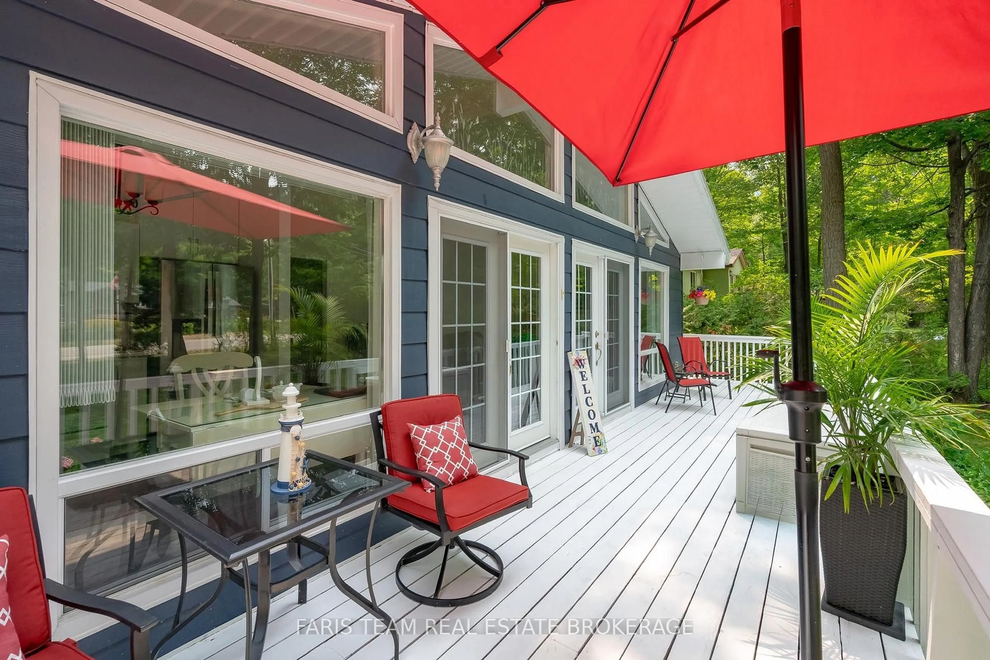Patio, unknown for 33 Oneida Cres, Tiny Ontario L9M 0B2