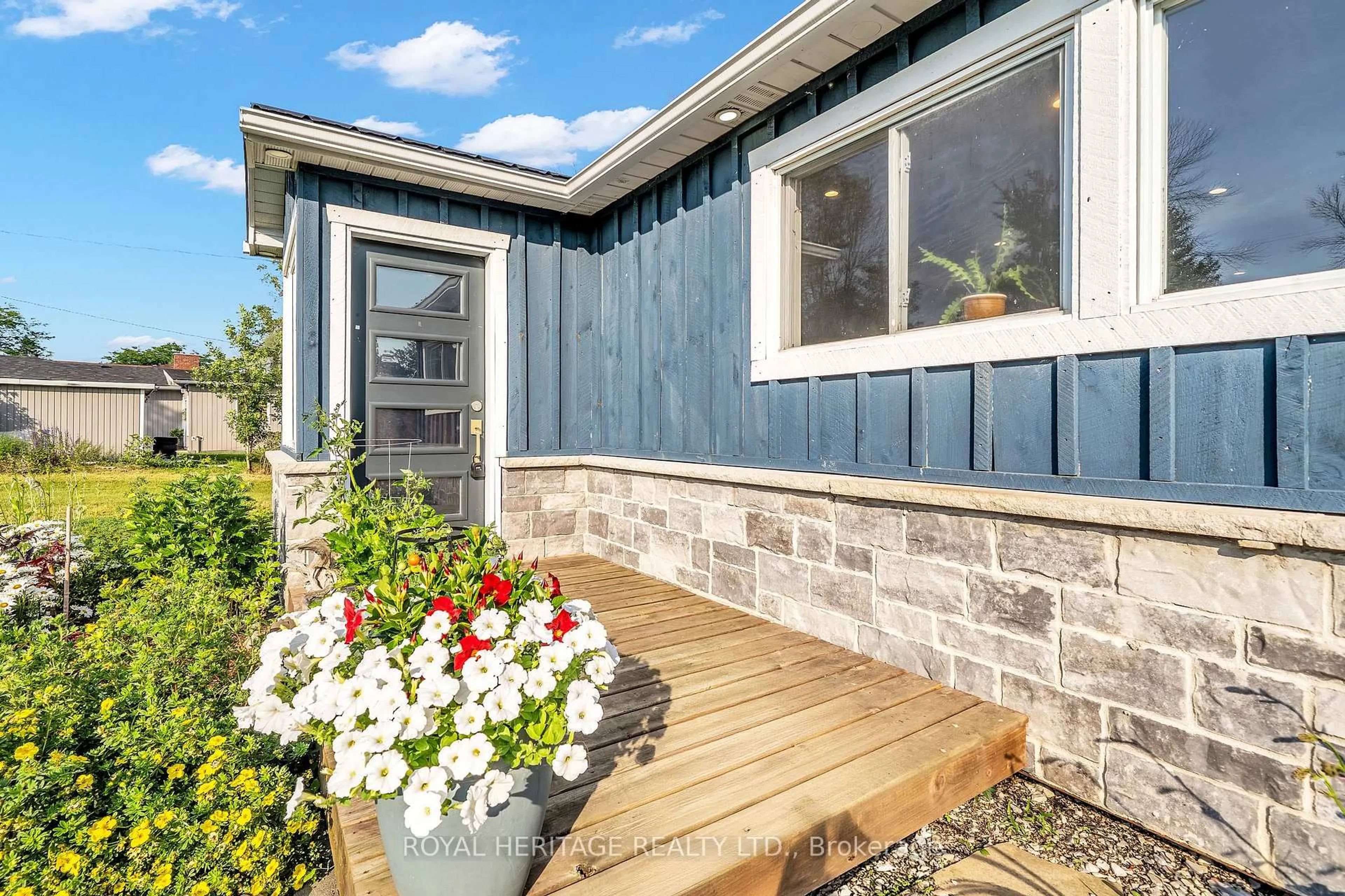 Home with brick exterior material, street for 4174 Fountain Dr, Ramara Ontario L3V 0N5