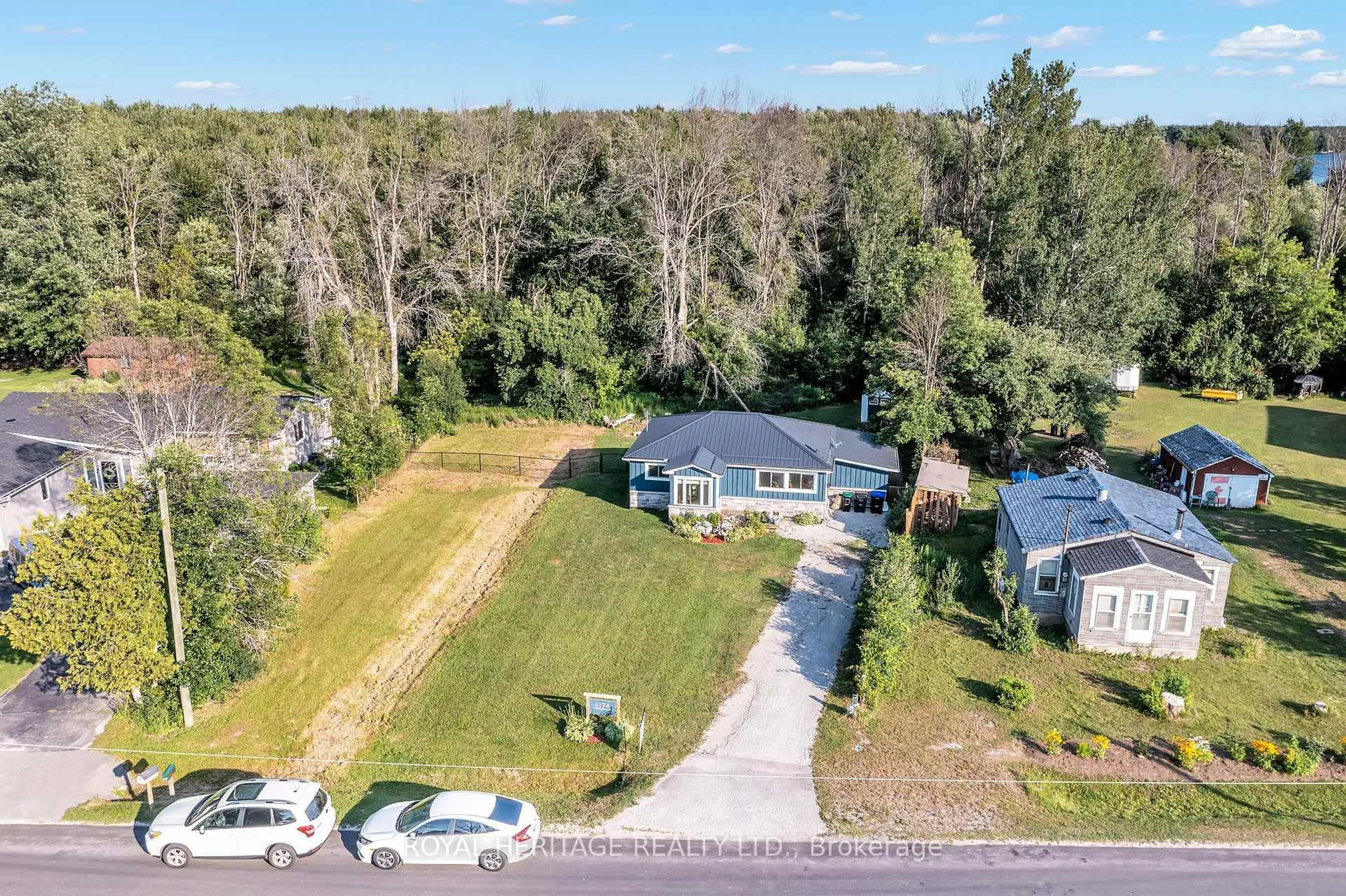 A pic from outside/outdoor area/front of a property/back of a property/a pic from drone, unknown for 4174 Fountain Dr, Ramara Ontario L3V 0N5