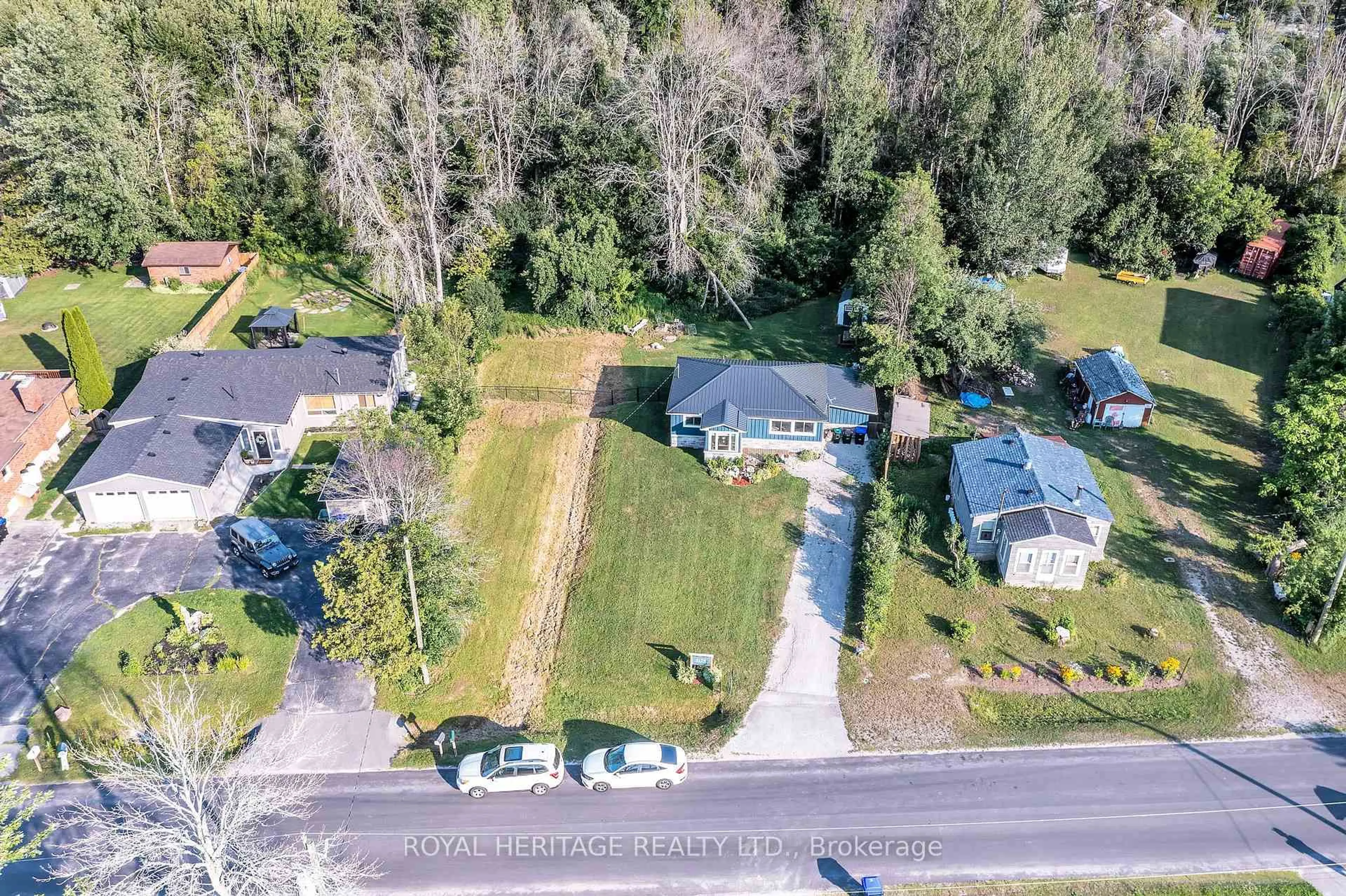 A pic from outside/outdoor area/front of a property/back of a property/a pic from drone, street for 4174 Fountain Dr, Ramara Ontario L3V 0N5