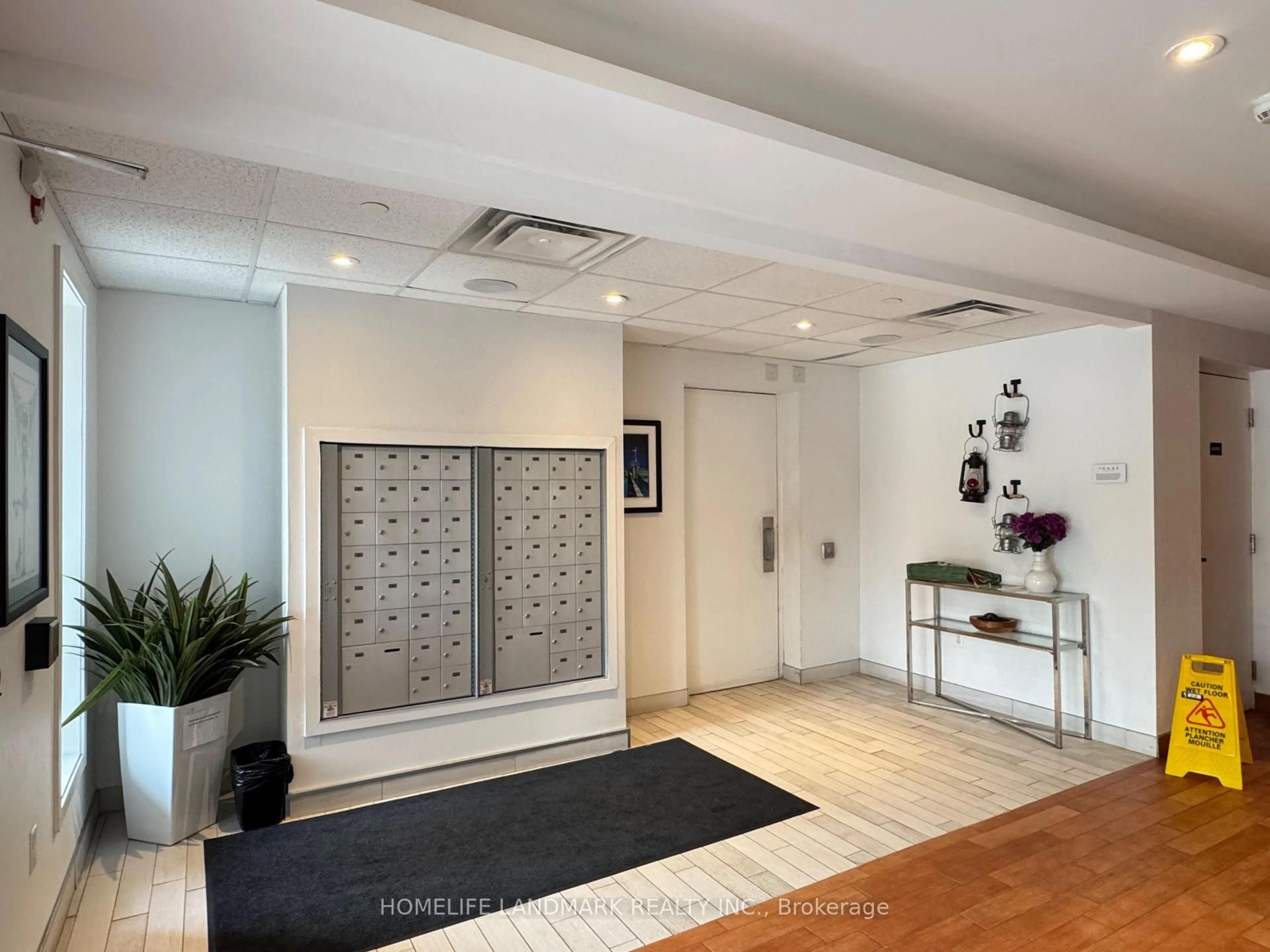 Indoor foyer for 100 Dean Ave #404, Barrie Ontario L9J 0H1