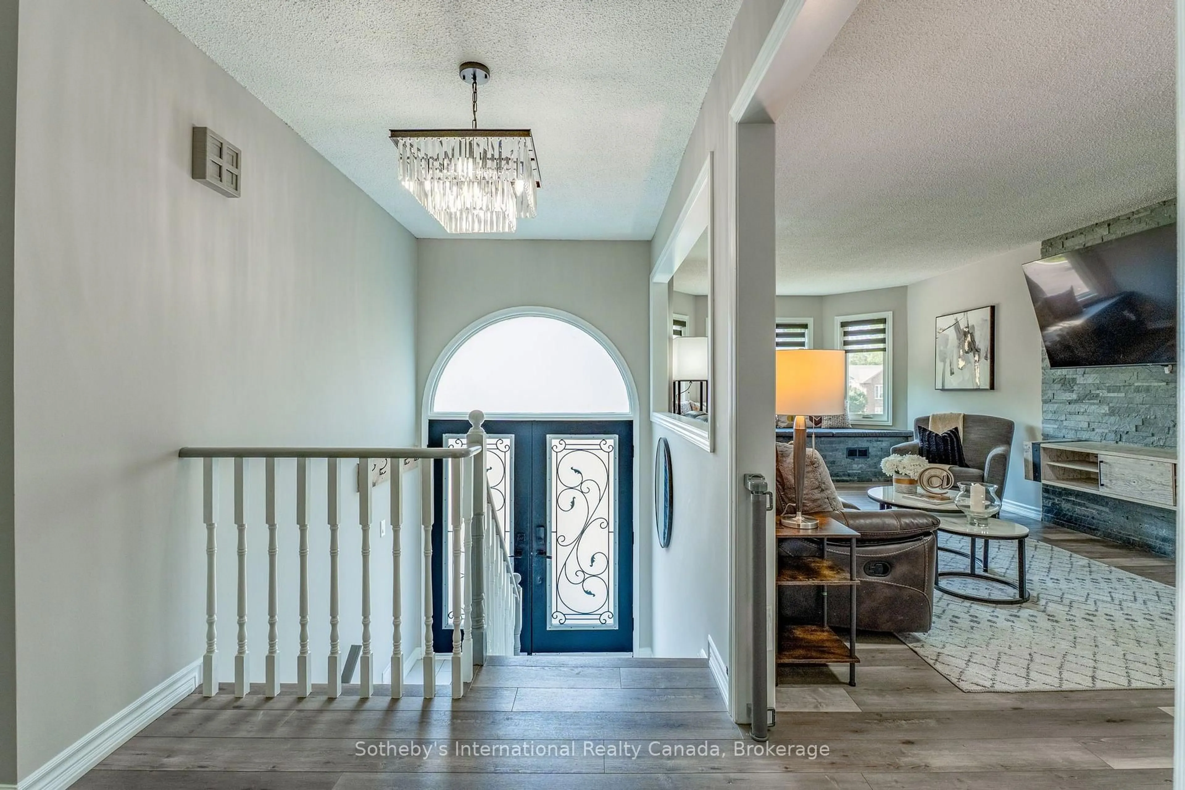 Indoor entryway for 53 Royal Beech Dr, Wasaga Beach Ontario L9Z 1H3