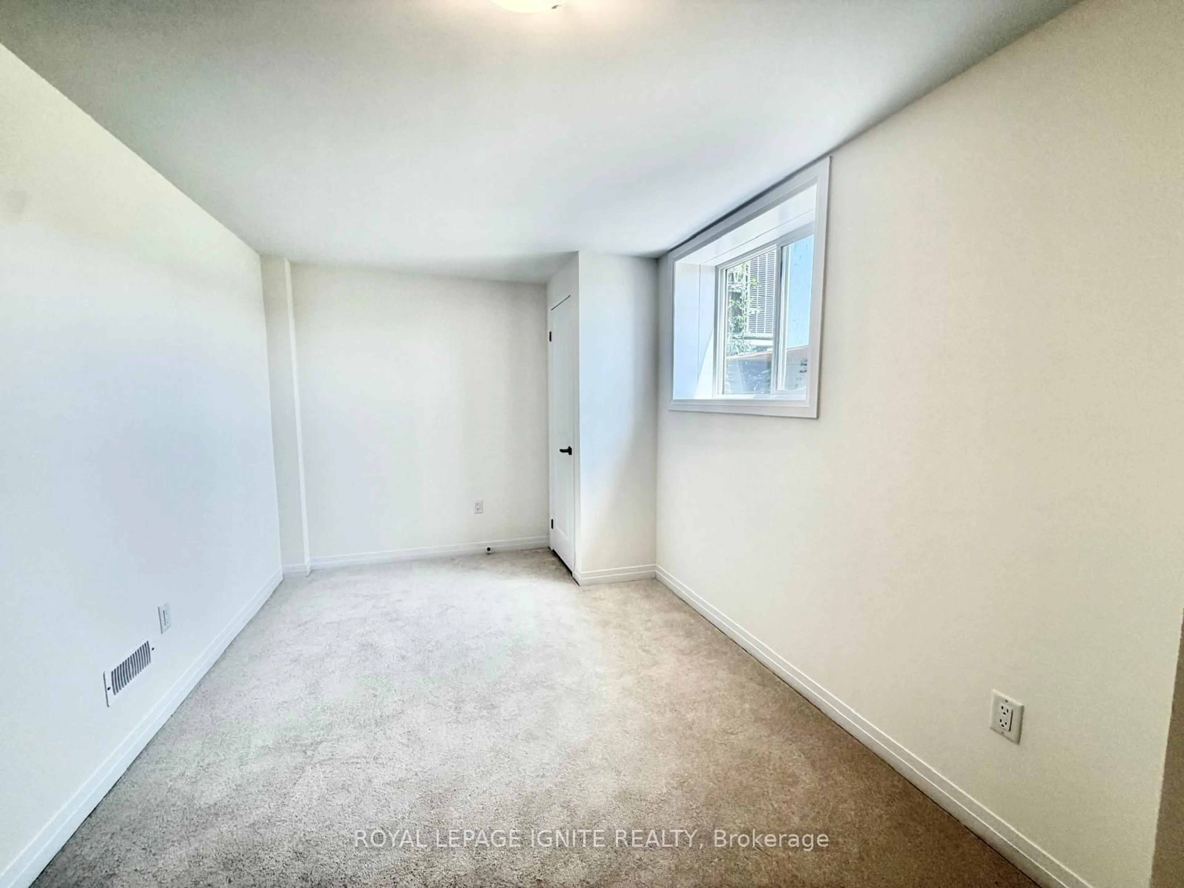 A pic of a room for 551 Hudson St, Midland Ontario L4R 0J2