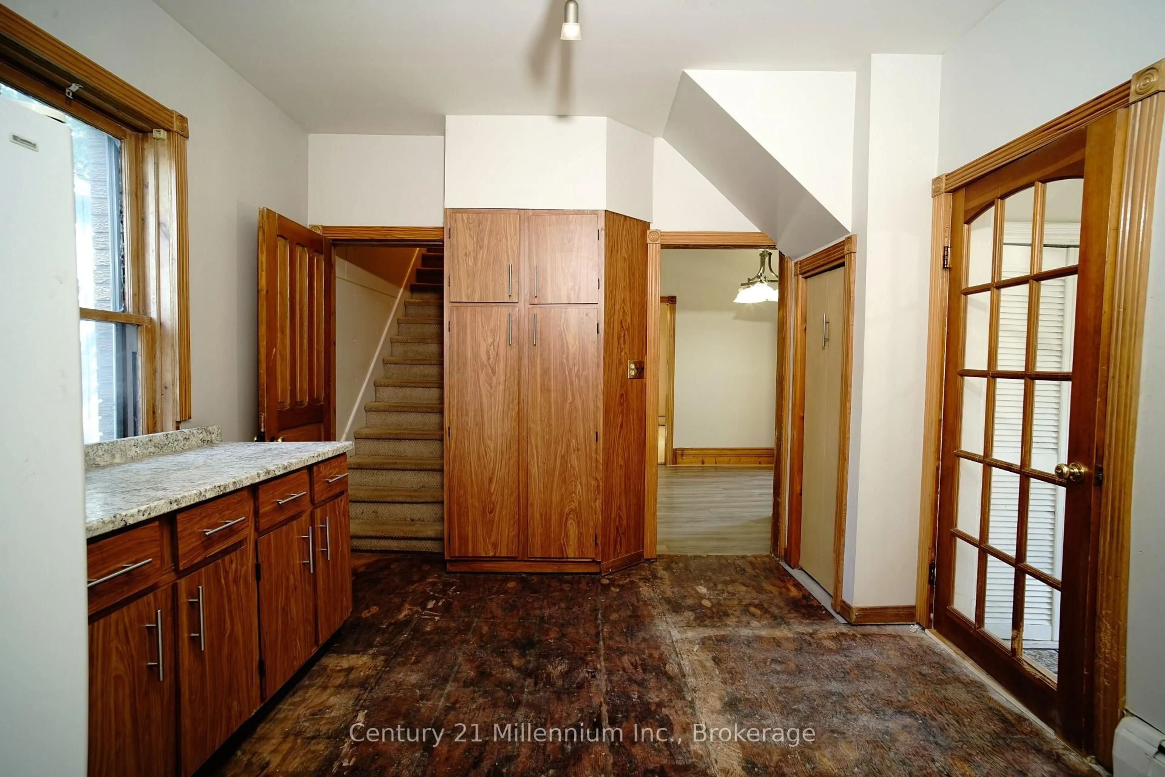 Unknown for 104 Spruce St, Collingwood Ontario L9Y 3G7