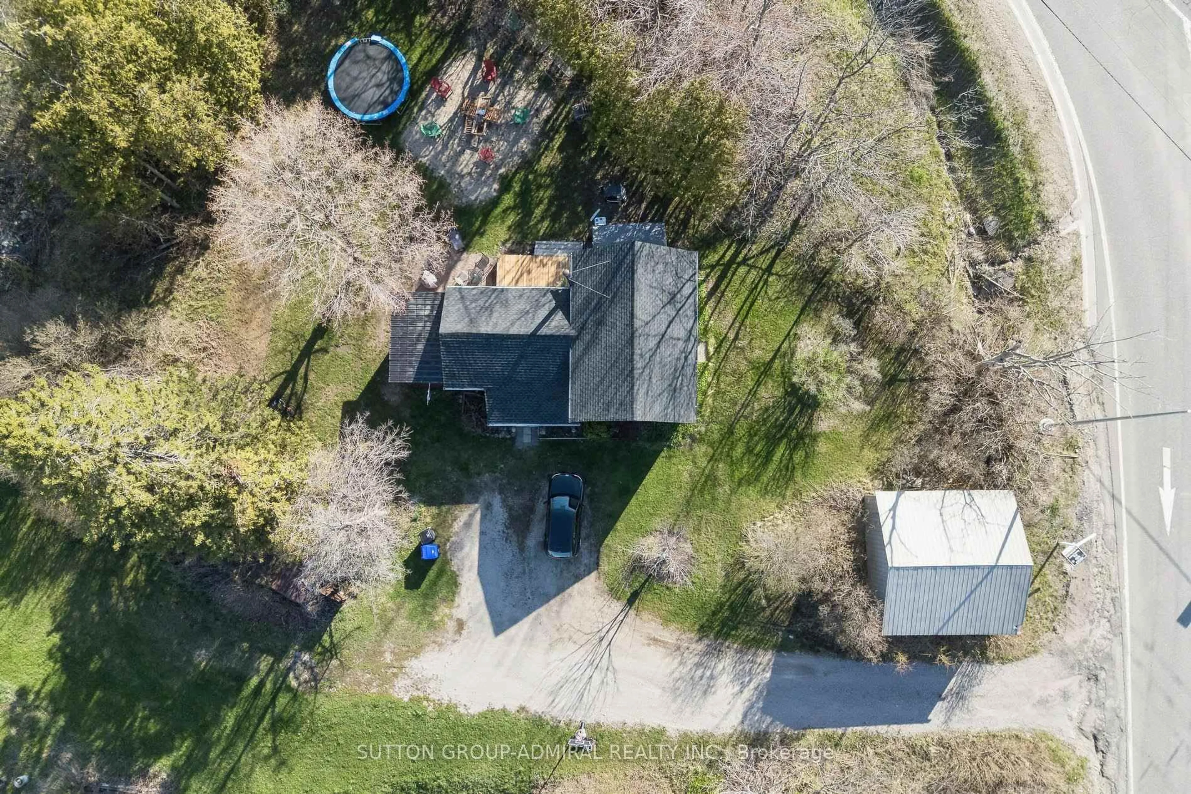 A pic from outside/outdoor area/front of a property/back of a property/a pic from drone, unknown for 1662 Penley Rd, Severn Ontario L3V 6H3