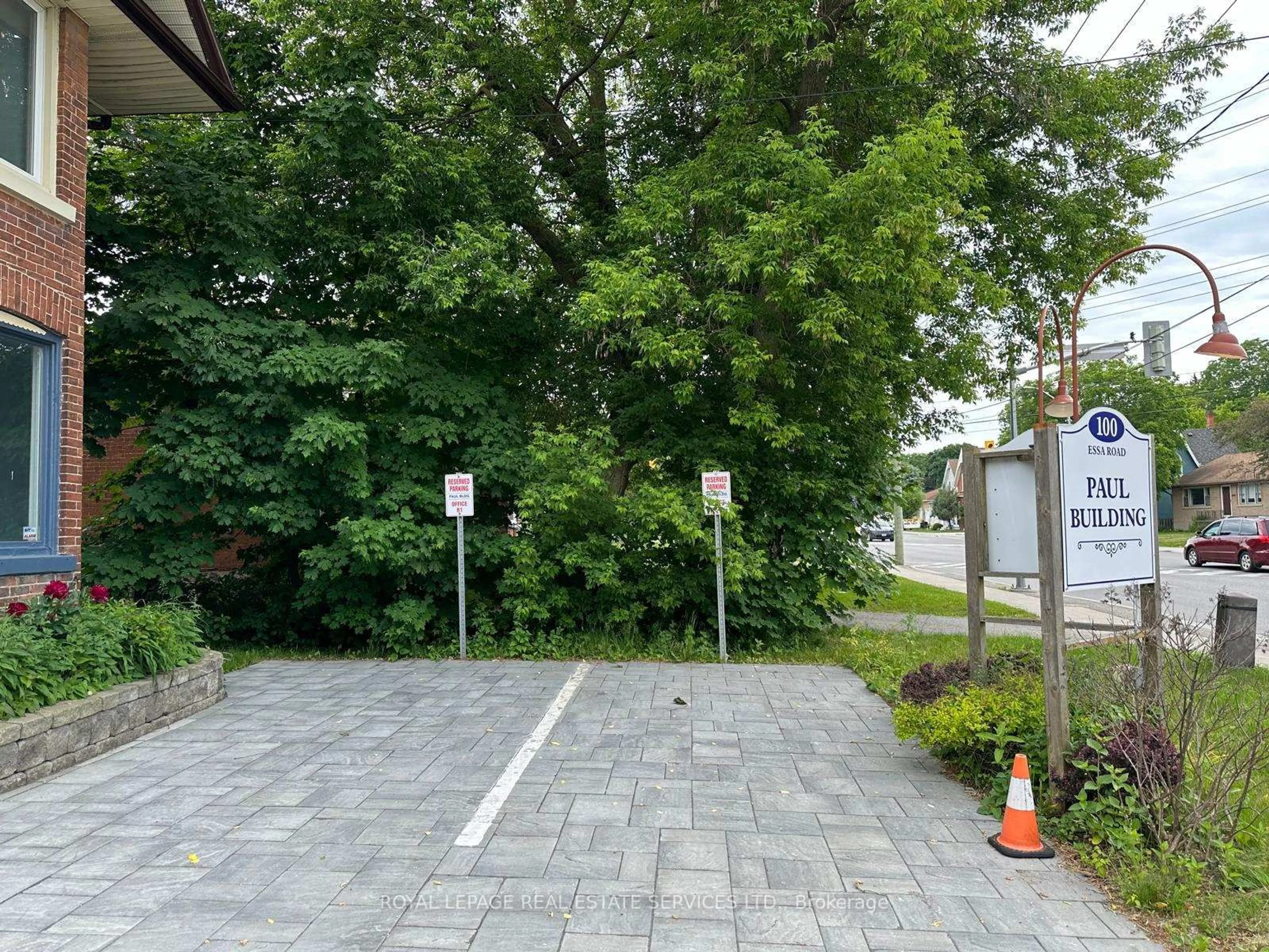Parking for 100 Essa Rd, Barrie Ontario L4N 3K7