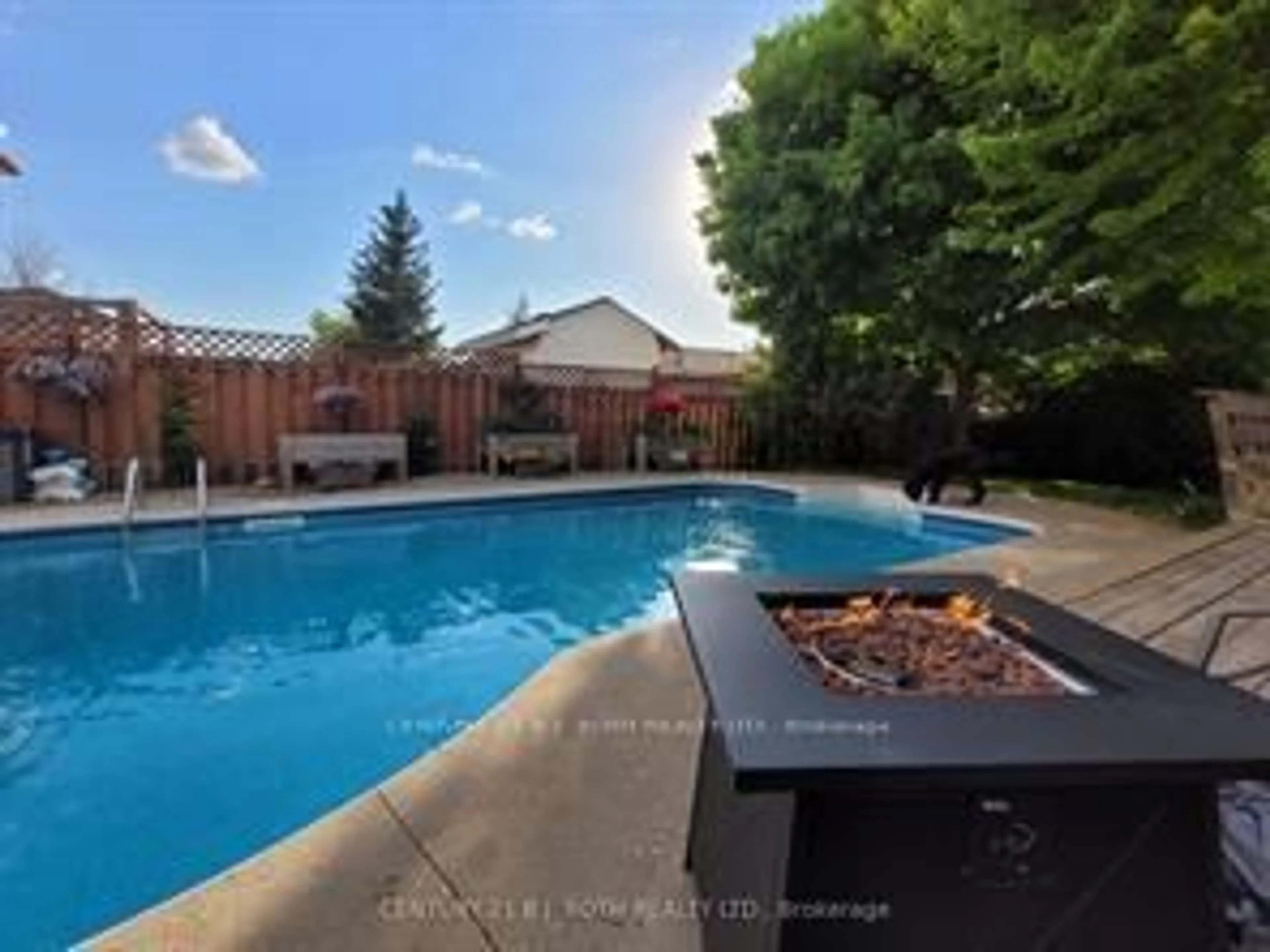 Pool for 42 Farmstead Cres, Barrie Ontario L4N 8S1