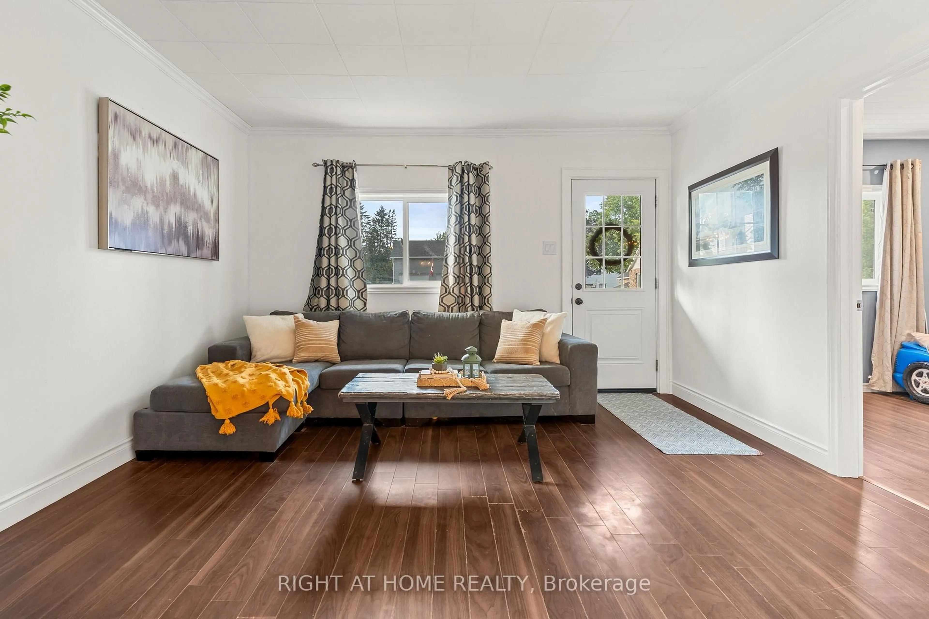 Living room with furniture, unknown for 5317 County 9 Rd, Clearview Ontario L0M 1N0