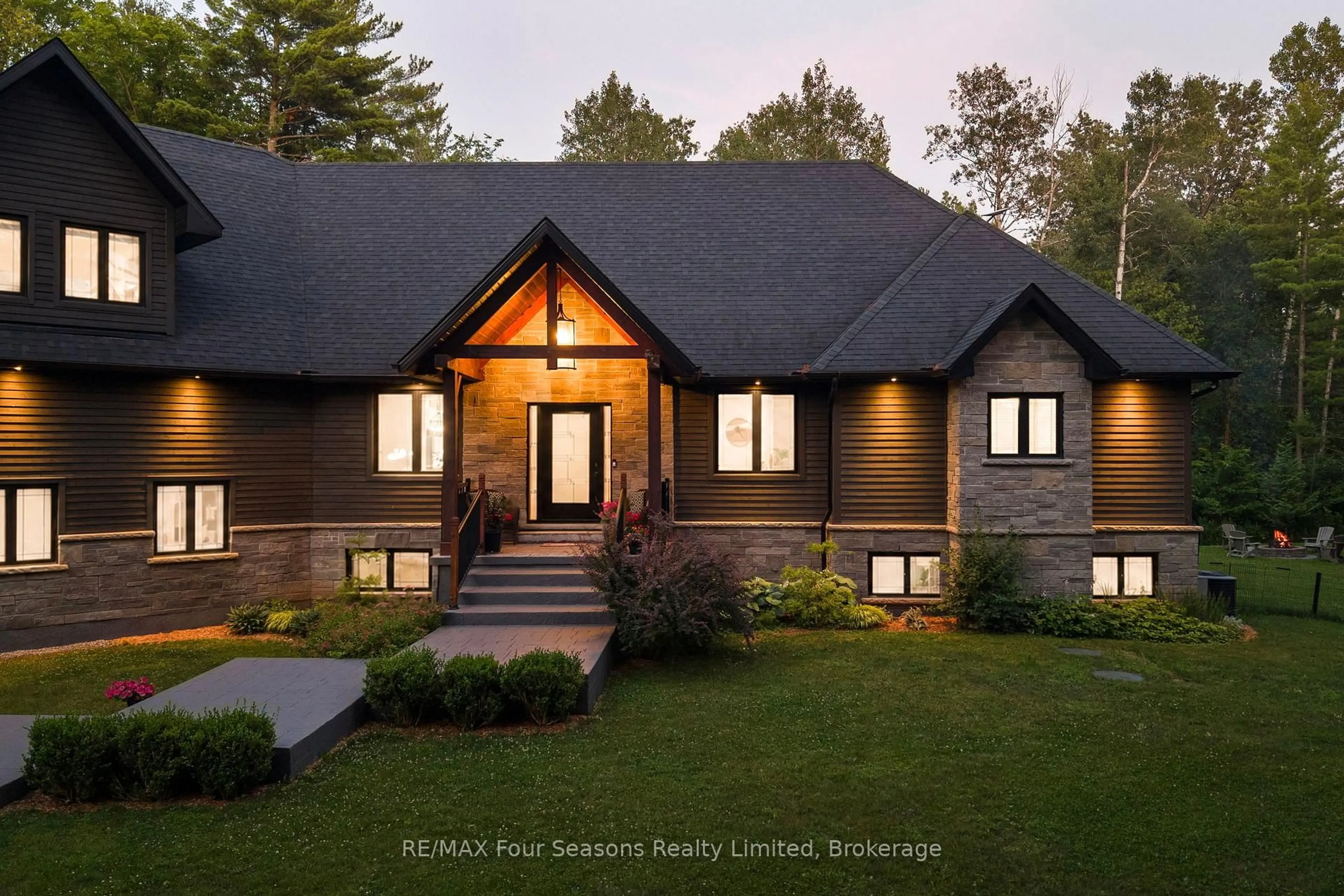 Home with brick exterior material, unknown for 6155 27/28 Nottawasaga Sdrd, Clearview Ontario L0M 1S0