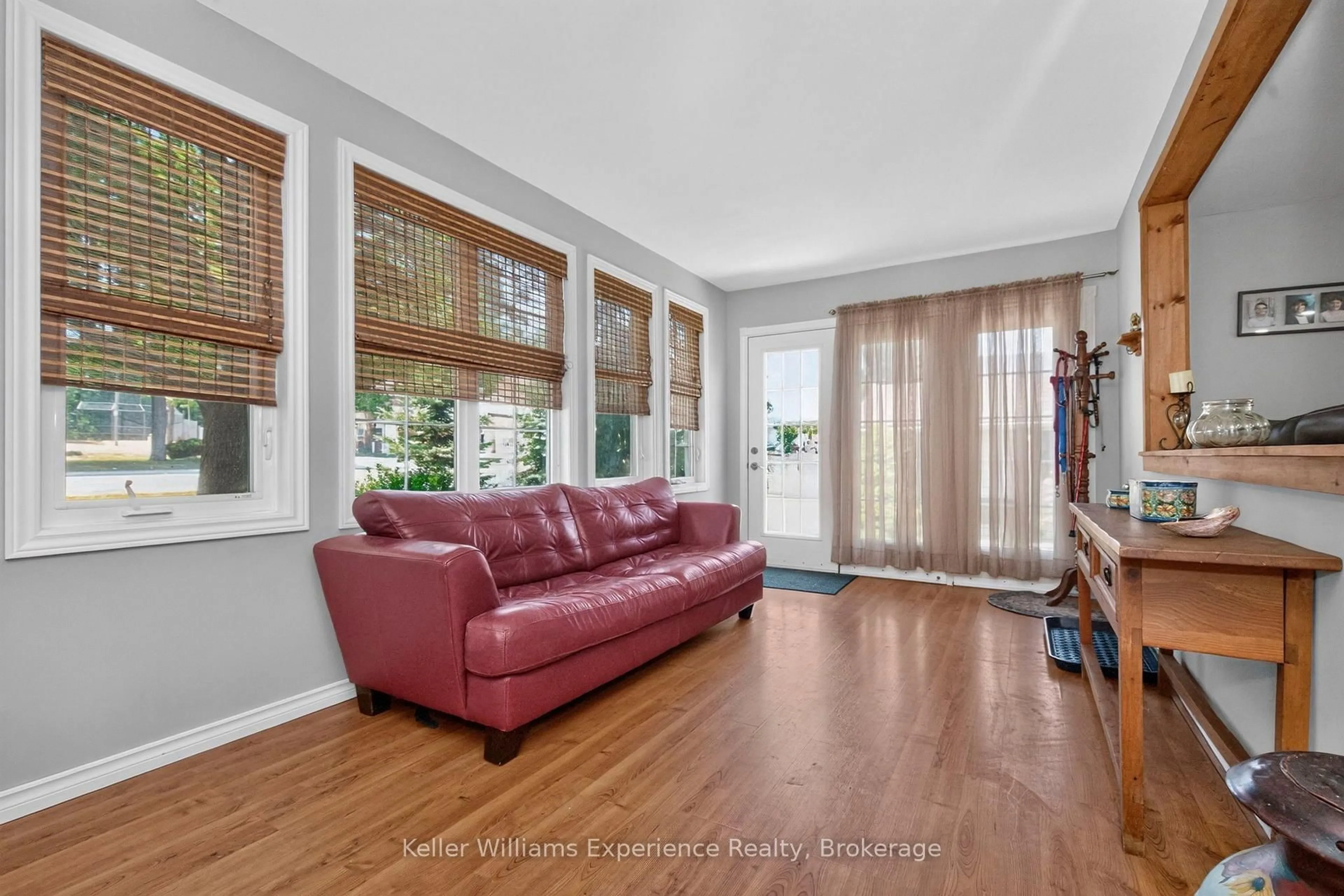Living room with furniture, unknown for 281 Park St, Tay Ontario L0K 2A0