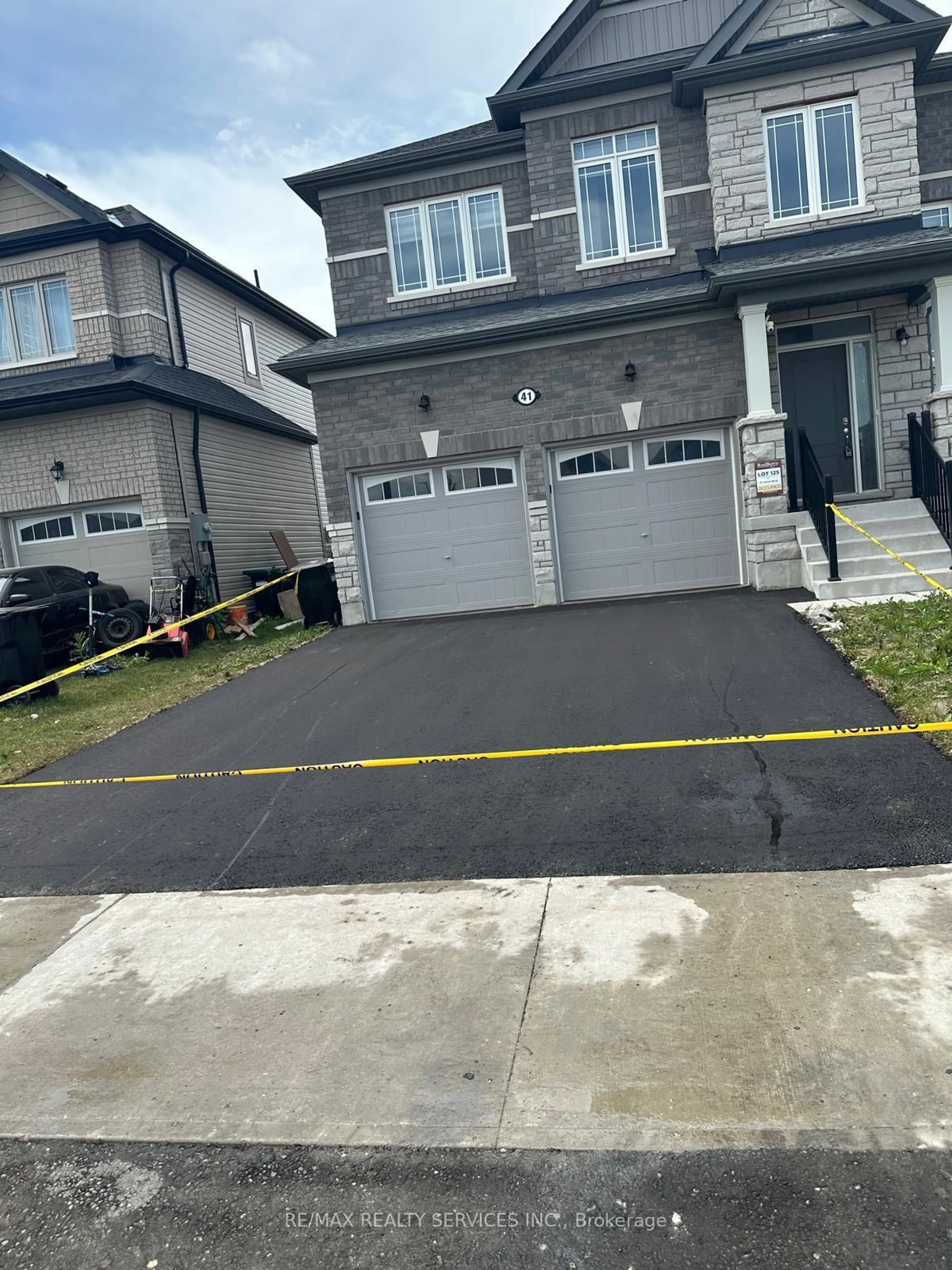 Home with vinyl exterior material, street for 41 Union Blvd, Wasaga Beach Ontario L9Z 0M6