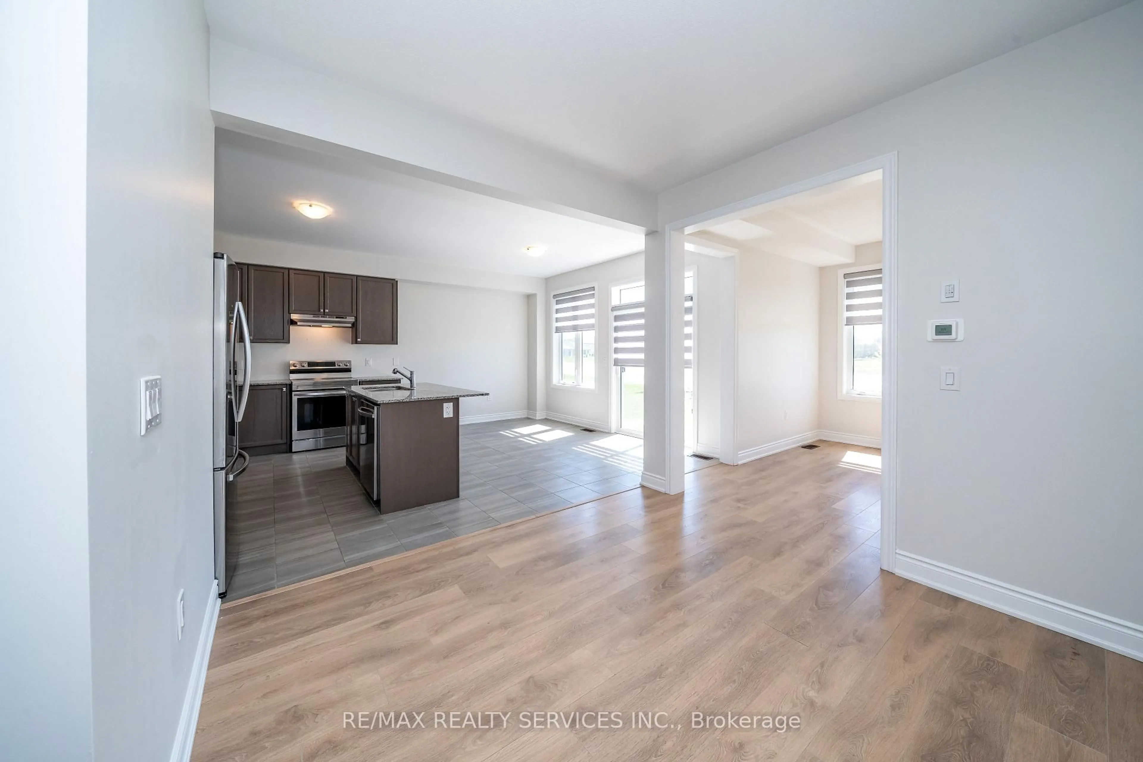 Open concept kitchen, unknown for 41 Union Blvd, Wasaga Beach Ontario L9Z 0M6