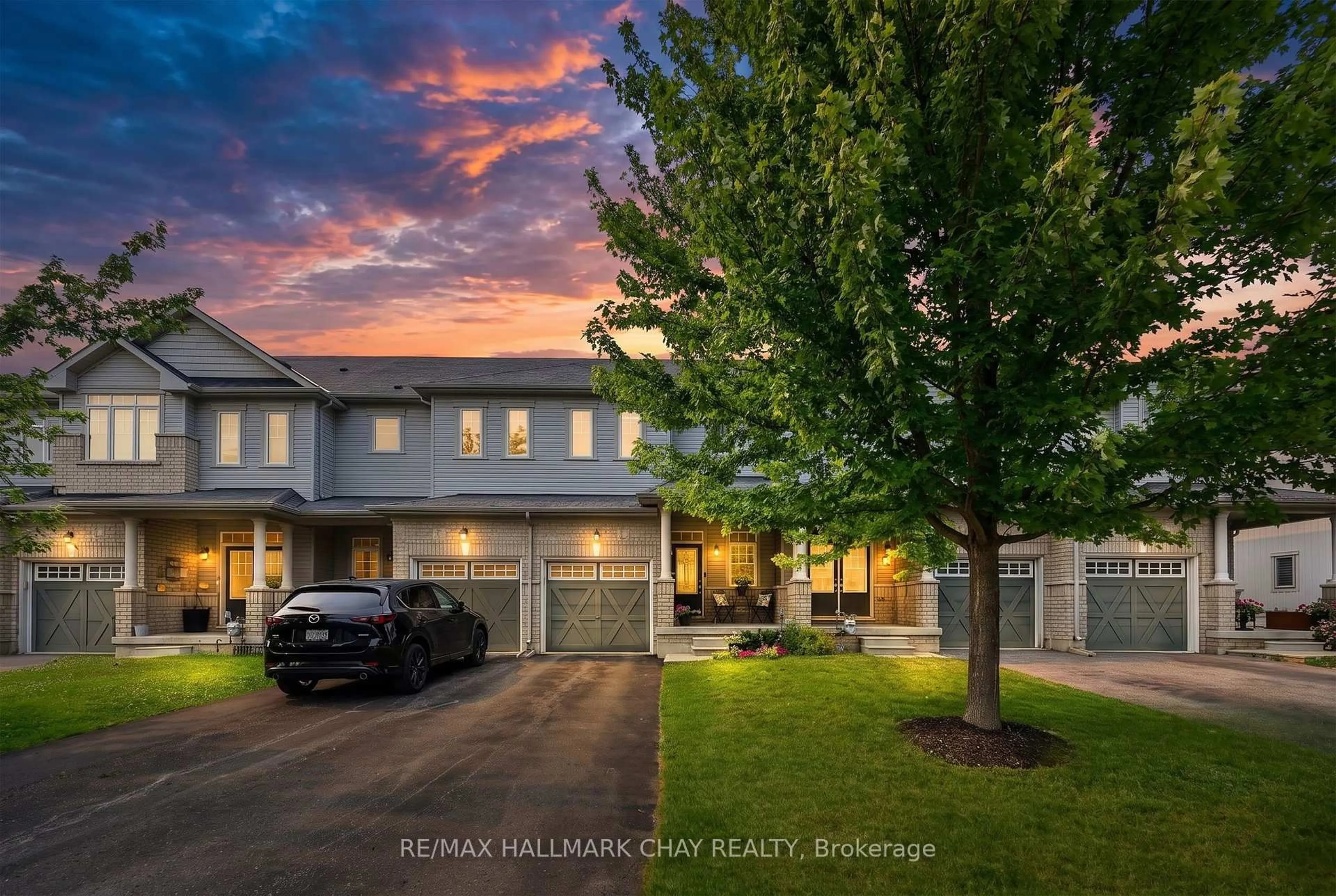A pic from outside/outdoor area/front of a property/back of a property/a pic from drone, street for 21 Pearcey Cres, Barrie Ontario L4N 6R8