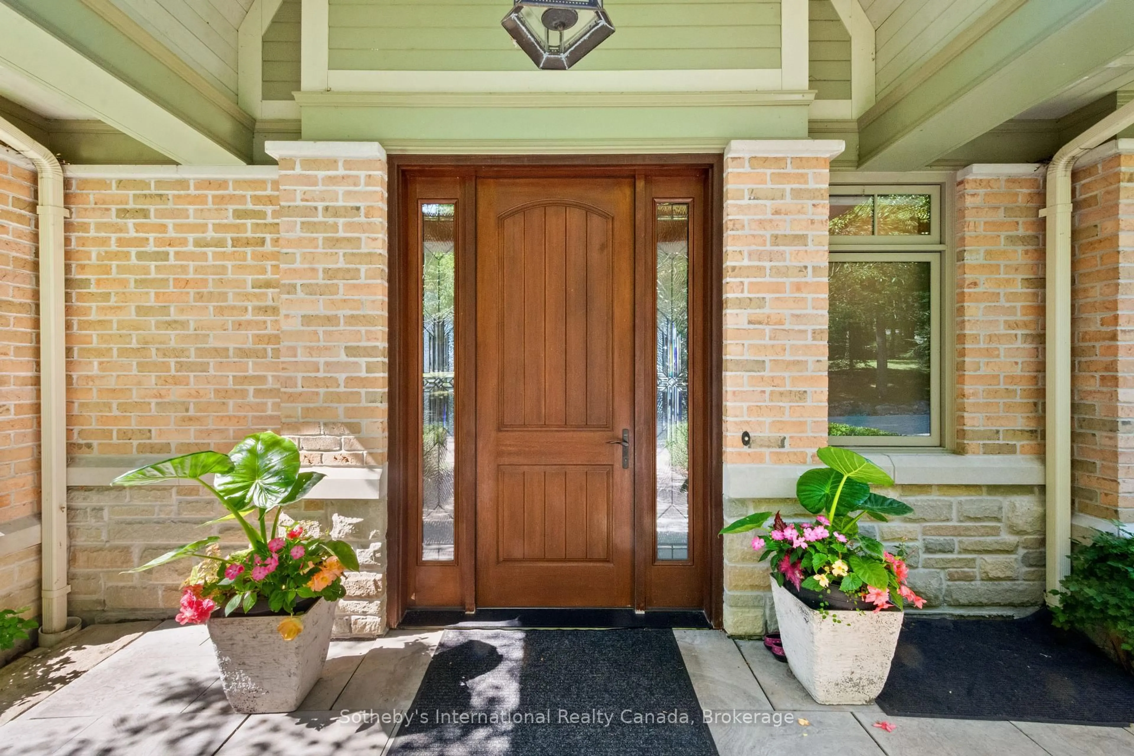 Indoor entryway for 250 Gordon Dr, Penetanguishene Ontario L9M 1Y4