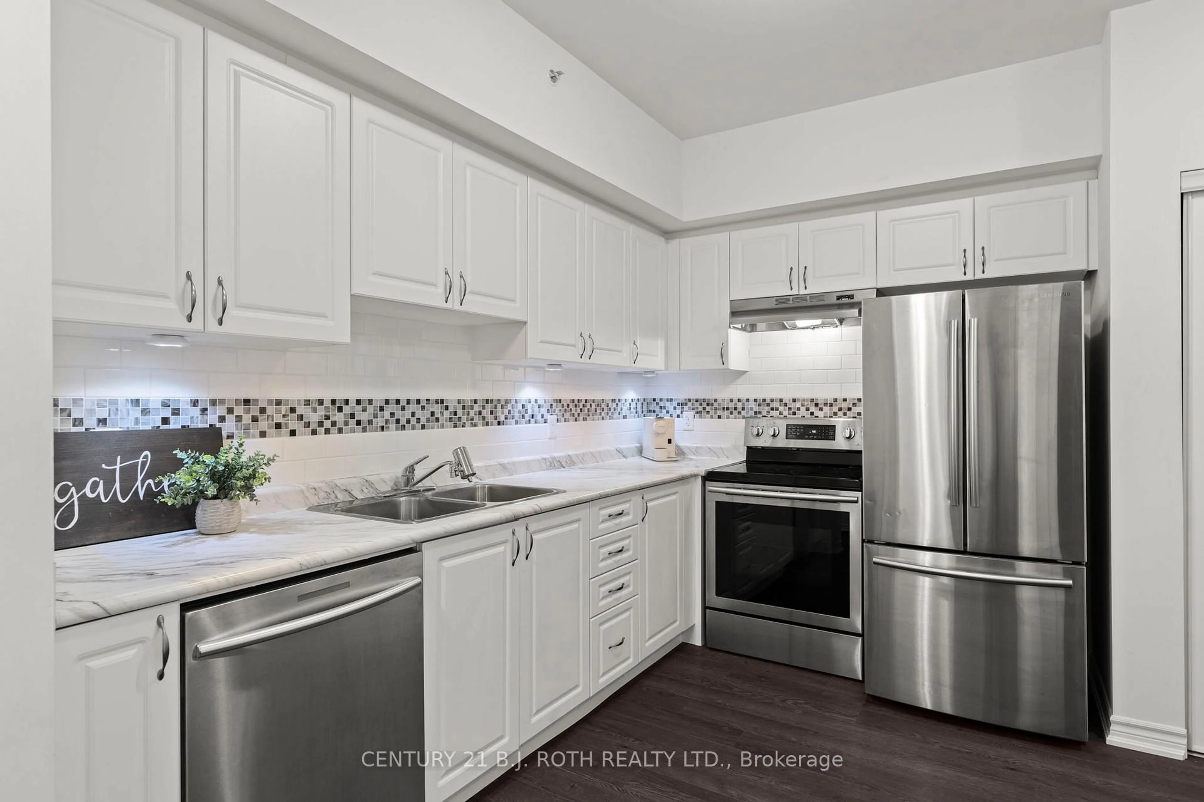 Unknown for 40 Ferndale Dr #204, Barrie Ontario L4N 2L3