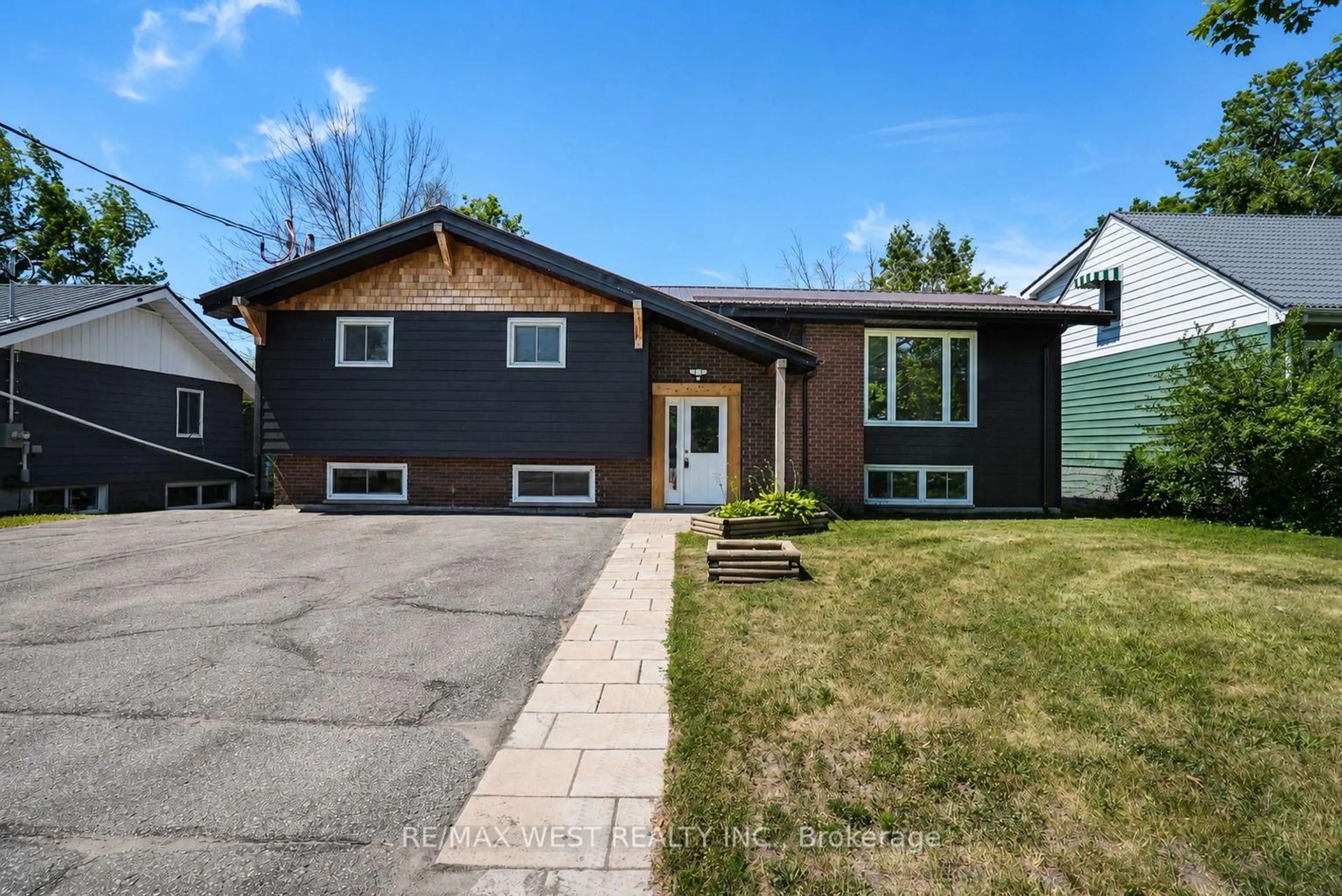 Home with brick exterior material, street for 571 High St, Orillia Ontario L3V 4Y2