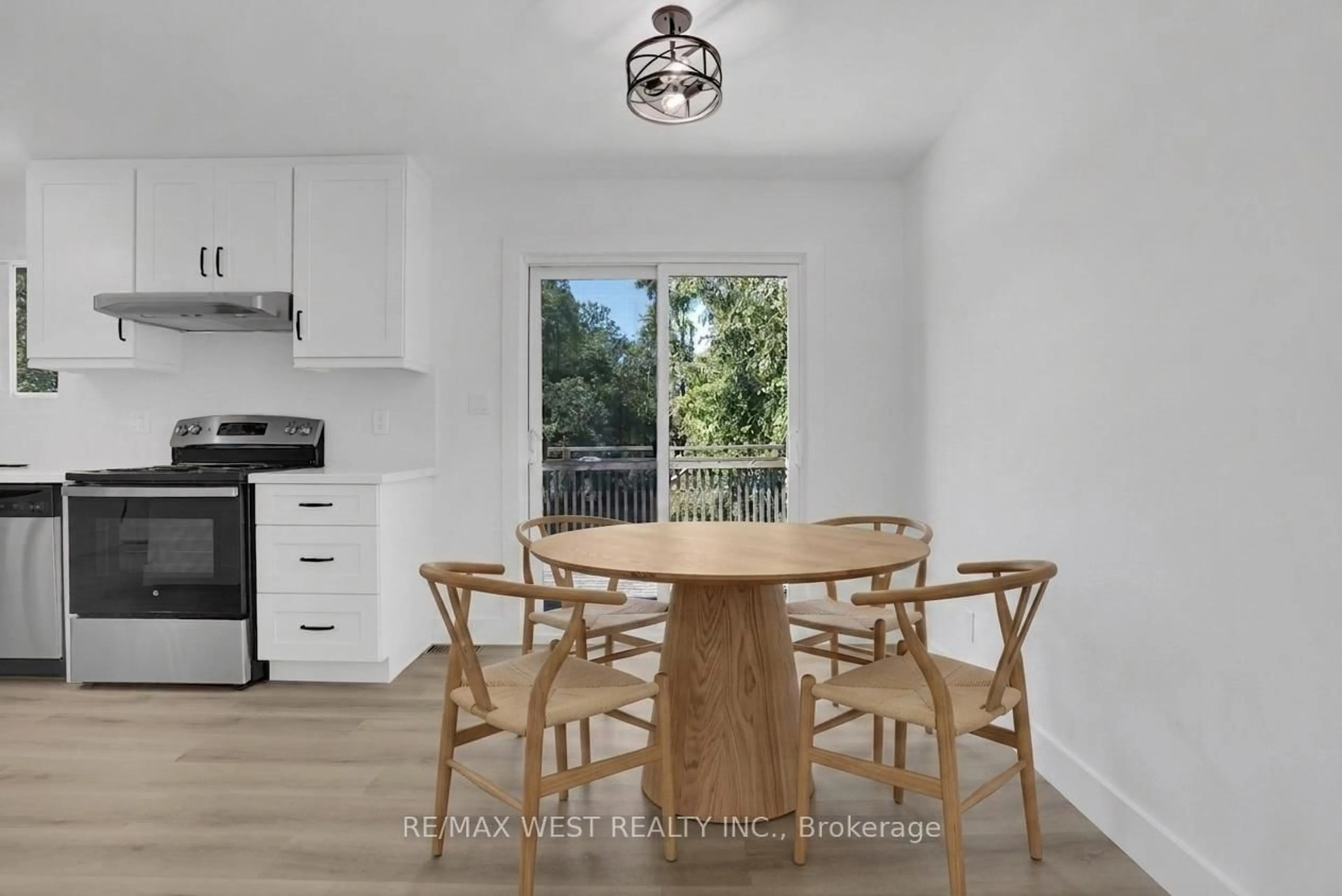 Dining room, unknown for 571 High St, Orillia Ontario L3V 4Y2