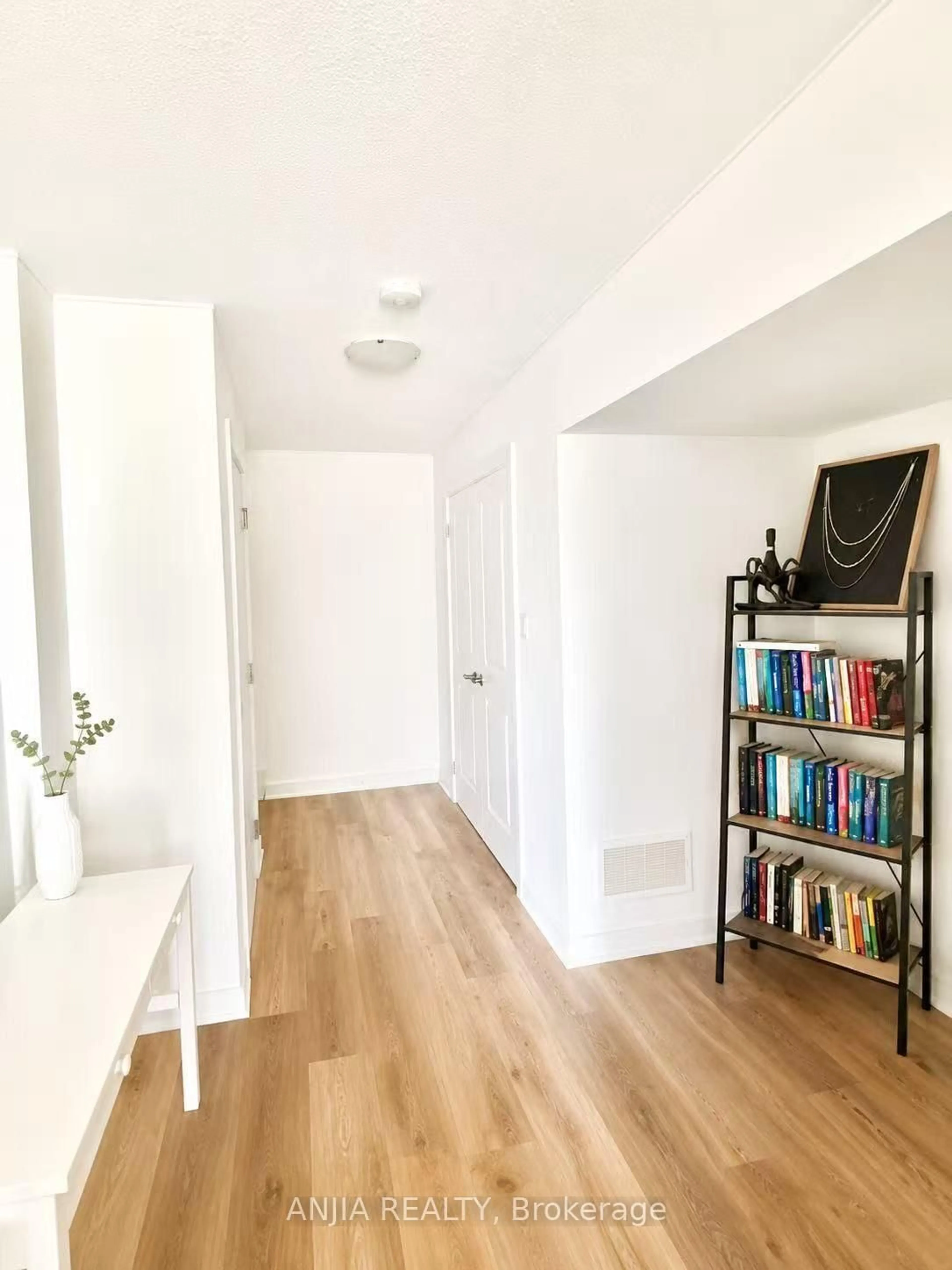 A pic of a room for 31 Red Maple Lane, Barrie Ontario L9J 0N4