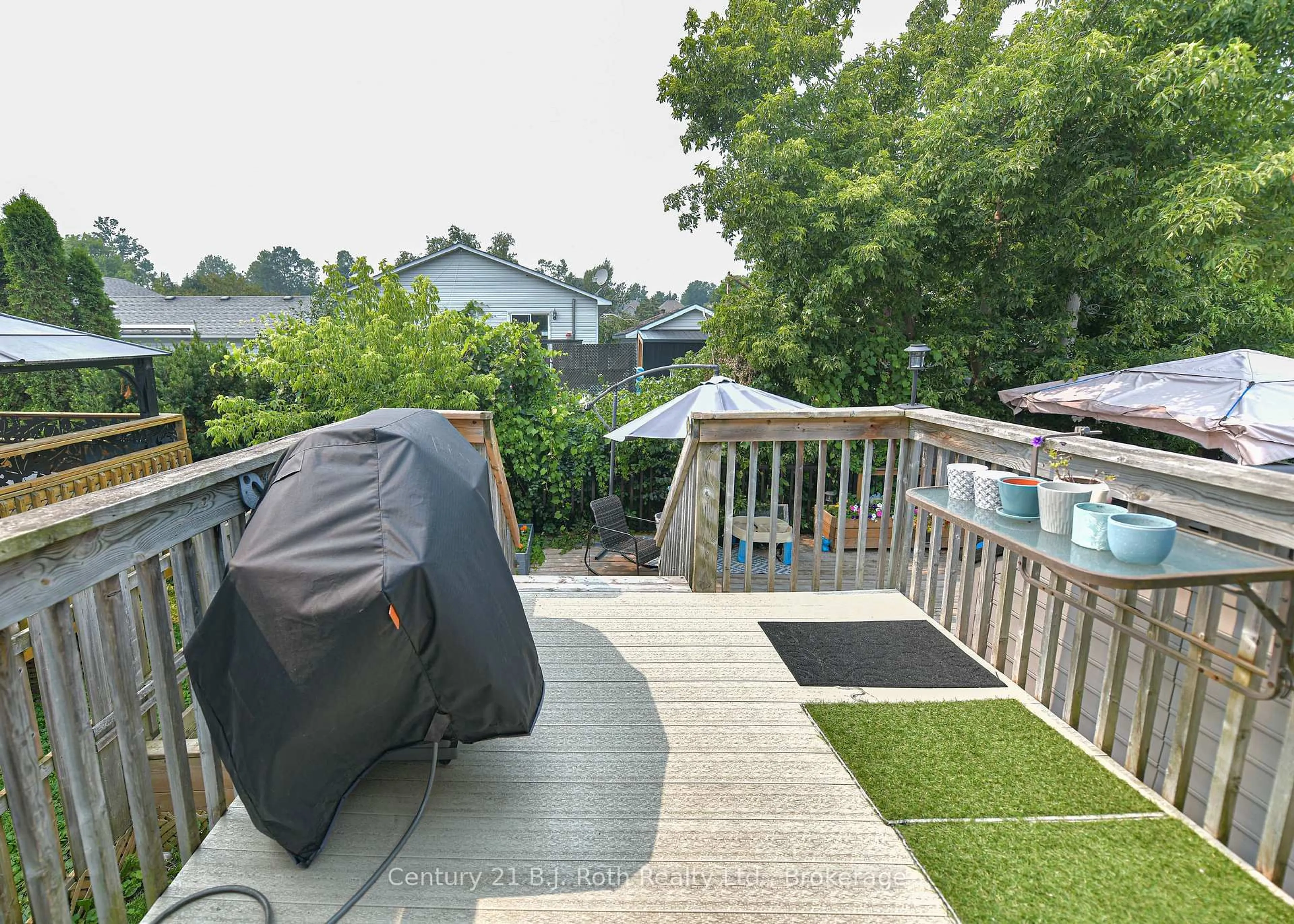 A pic from outside/outdoor area/front of a property/back of a property/a pic from drone, unknown for 44 Courtney Cres, Orillia Ontario L3V 7Y3