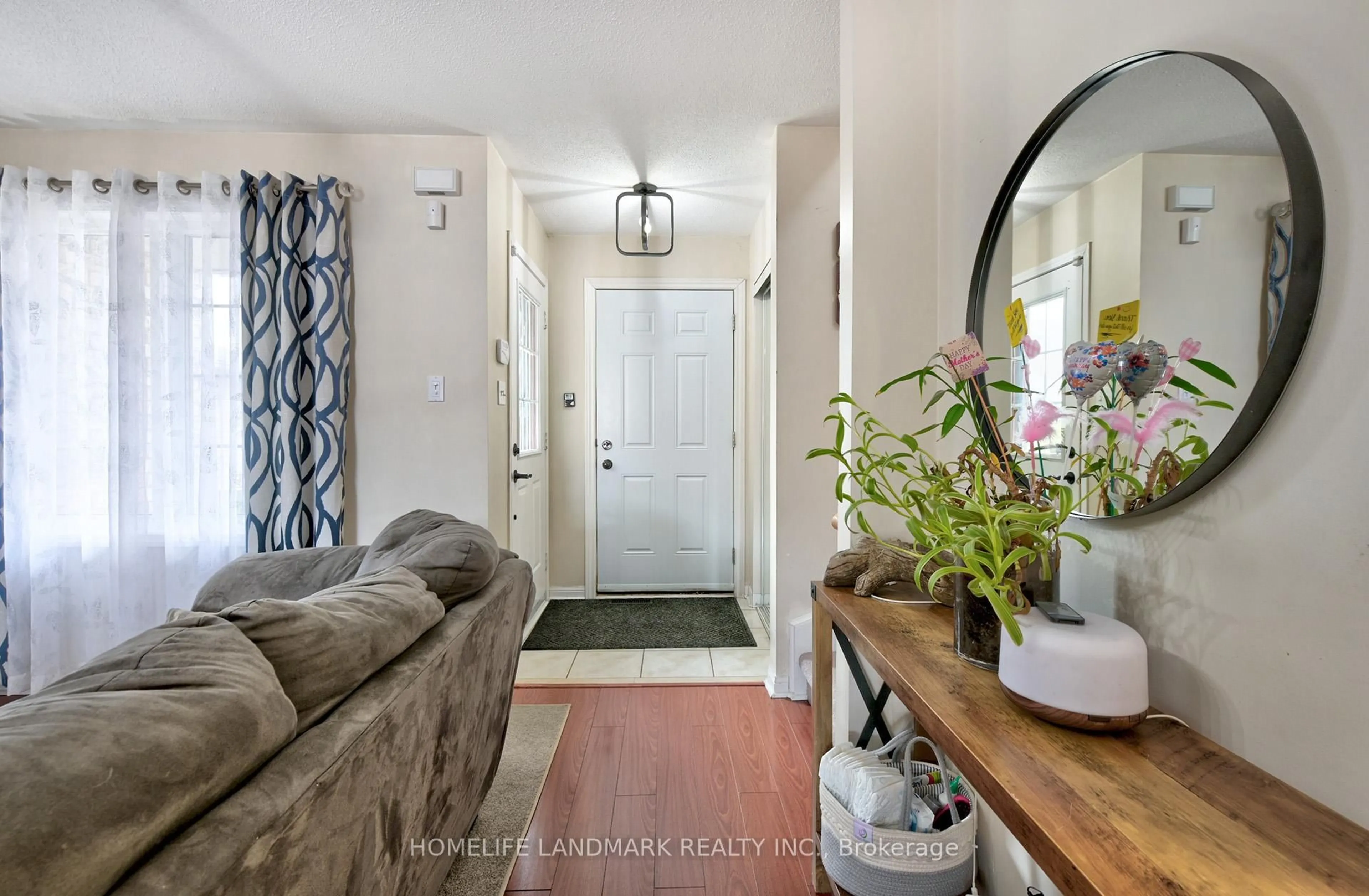 Indoor entryway for 43 Coleman Dr, Barrie Ontario L4N 0R6