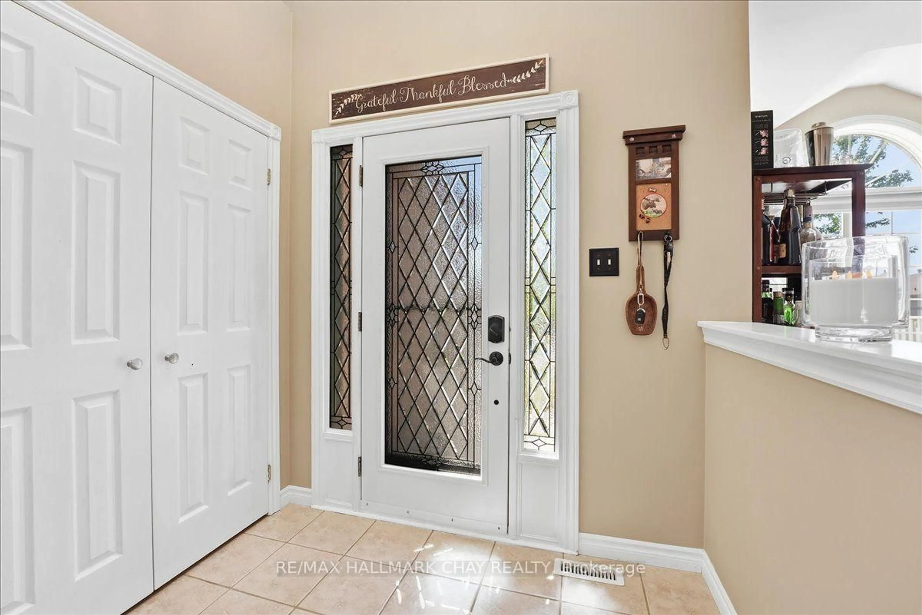 Indoor entryway for 48 Ruffet Dr, Barrie Ontario L4N 0N9