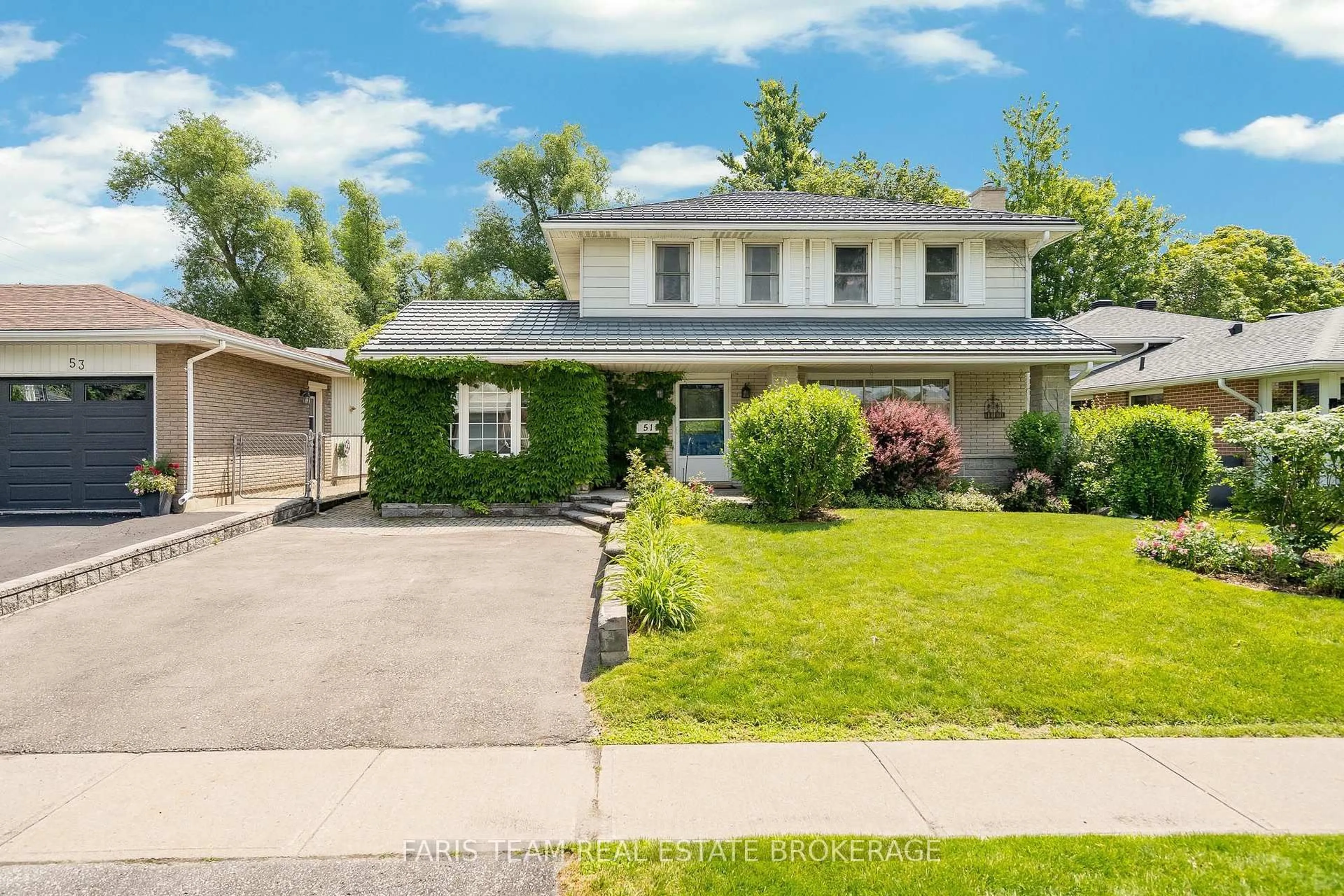Home with vinyl exterior material, street for 51 Davies Cres, Barrie Ontario L4M 2M4