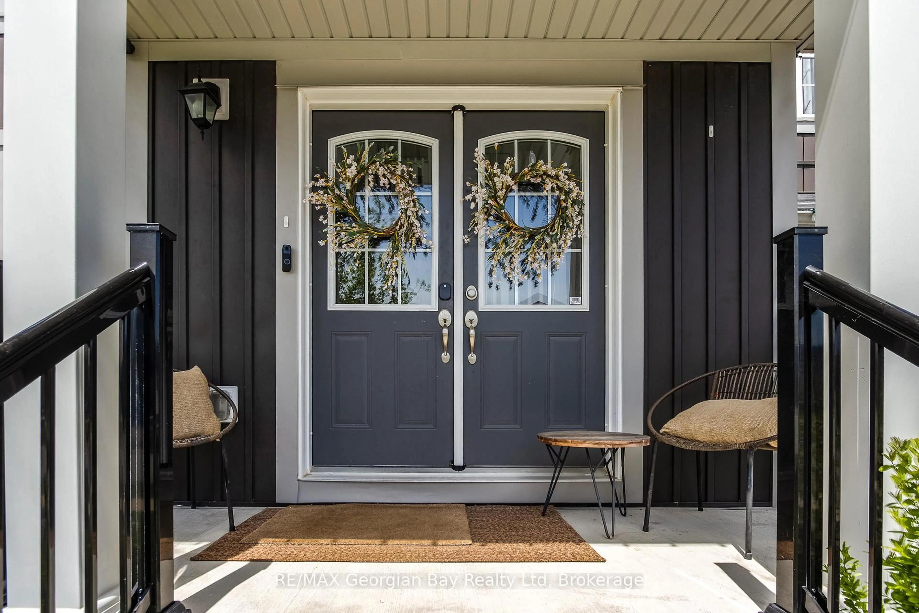 Indoor entryway for 215 Roy Dr, Clearview Ontario L0M 1S0