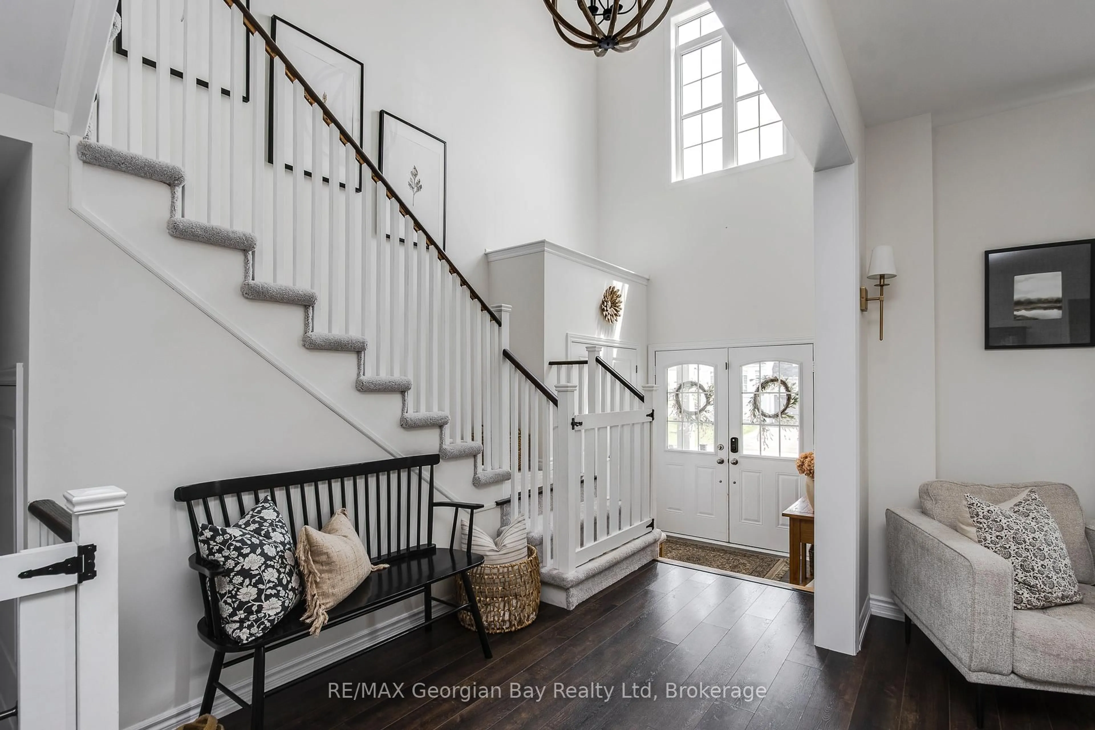 Indoor entryway for 215 Roy Dr, Clearview Ontario L0M 1S0