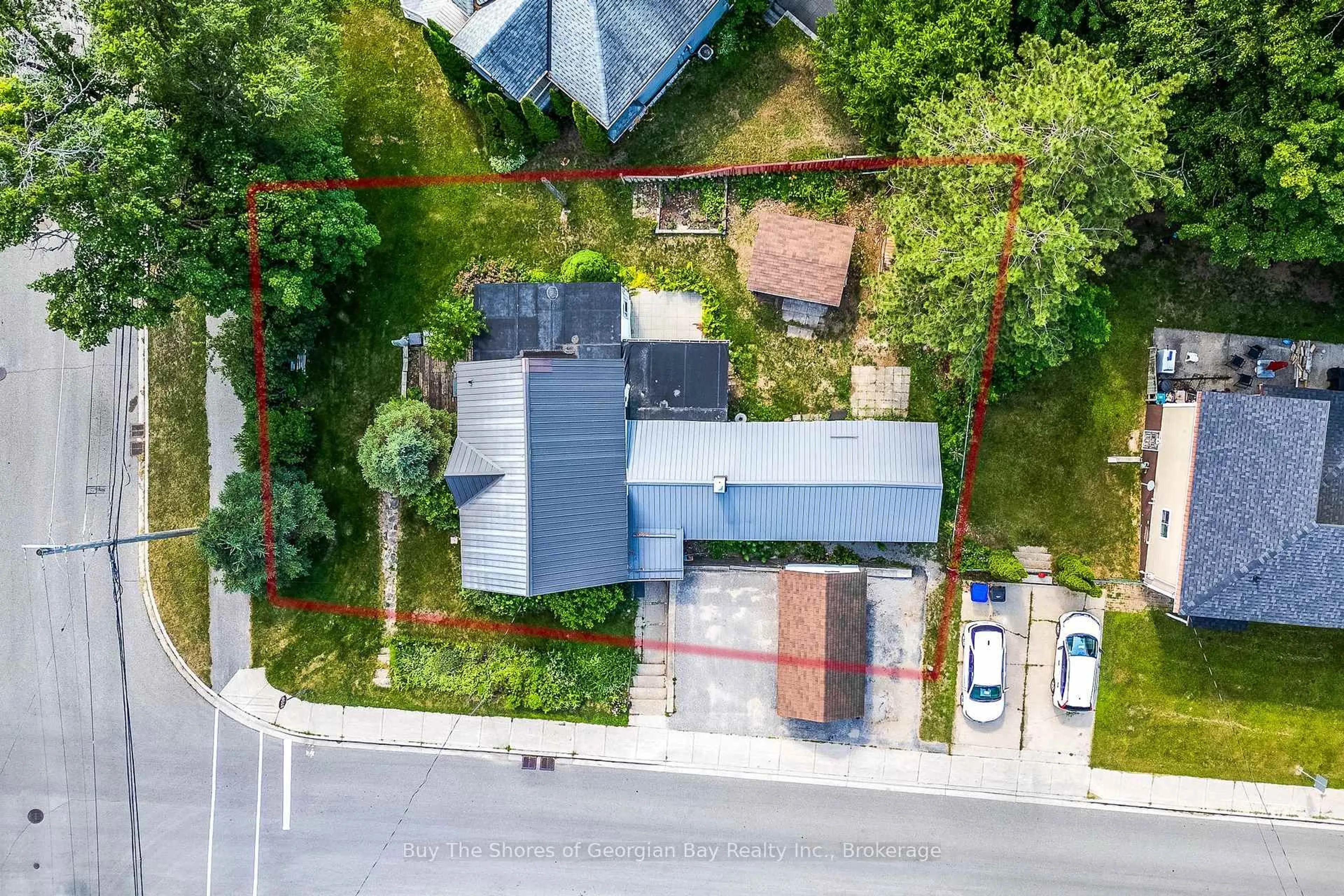 A pic from outside/outdoor area/front of a property/back of a property/a pic from drone, street for 60 Church St, Penetanguishene Ontario L9M 1B3
