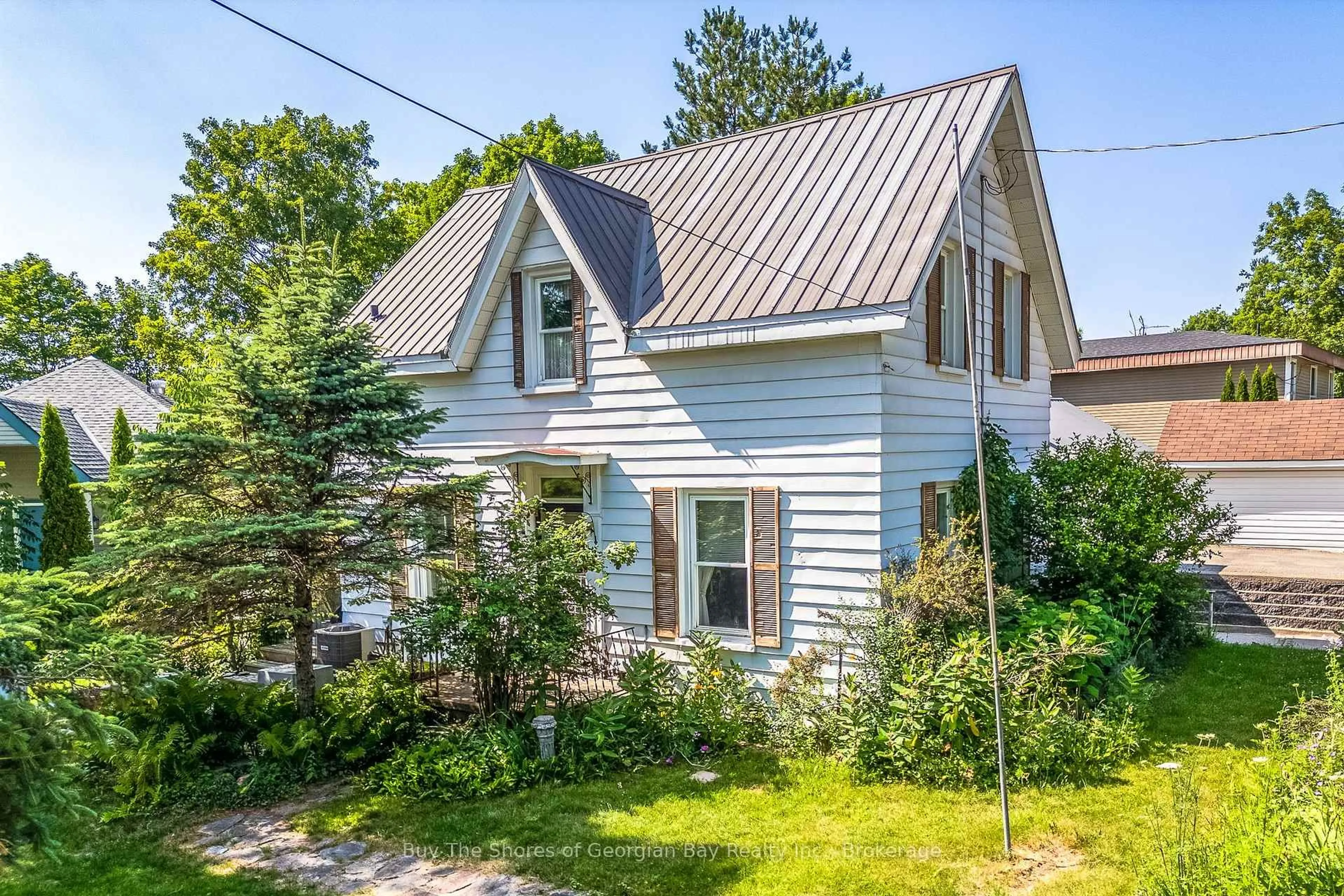 Home with vinyl exterior material, street for 60 Church St, Penetanguishene Ontario L9M 1B3