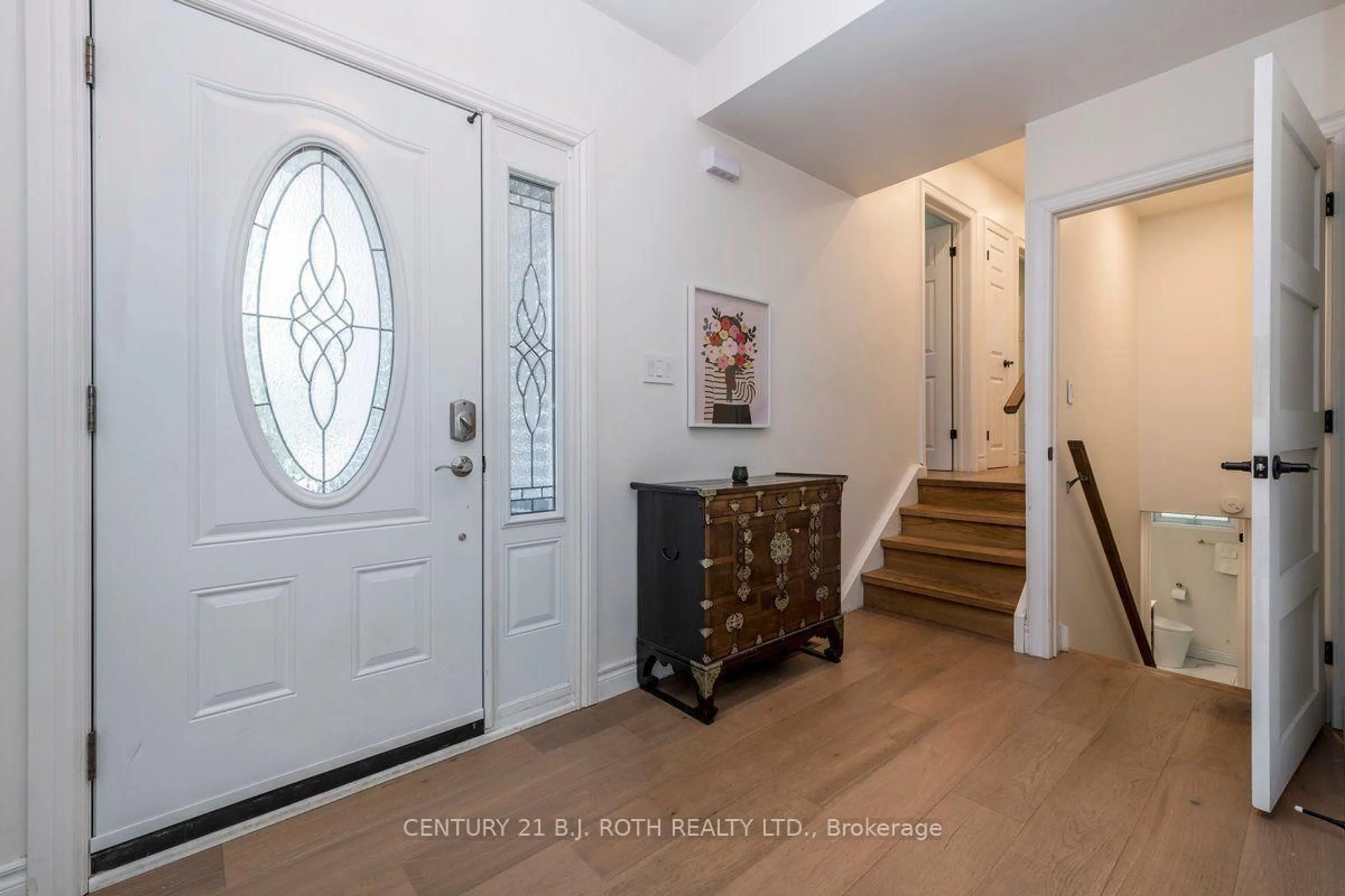 Indoor entryway for 1 Ottaway Ave, Barrie Ontario L4M 2W6