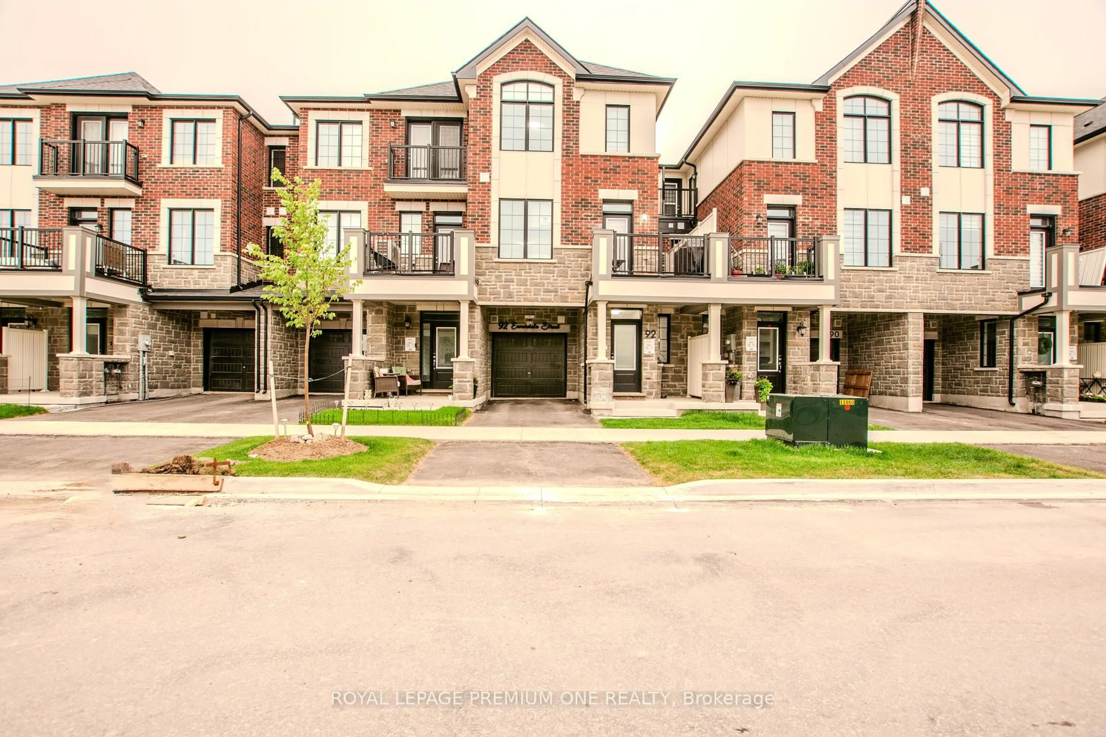 Home with brick exterior material, street for 92 Ennerdale St, Barrie Ontario L9J 1A4