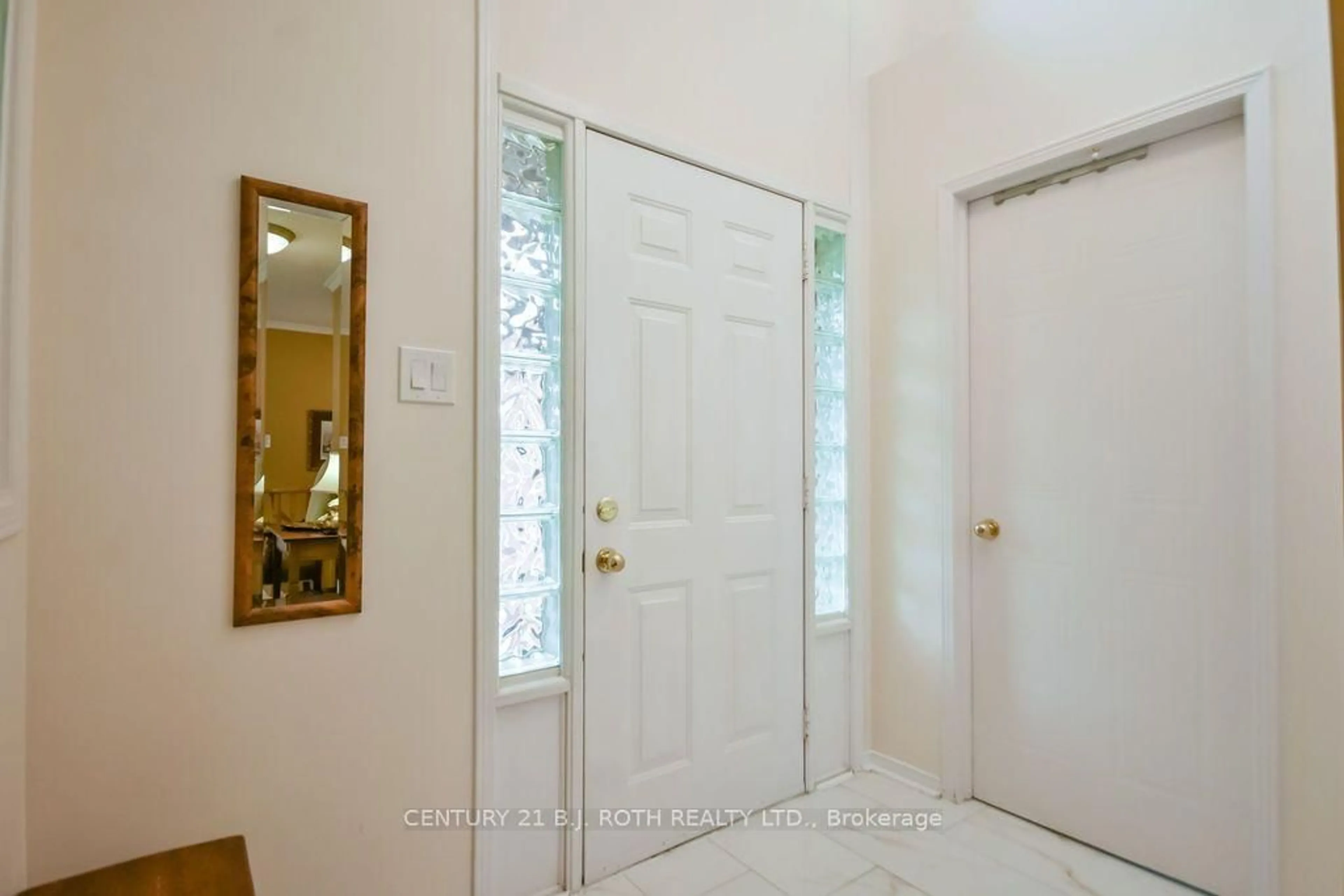 Indoor entryway for 62 Benson Dr, Barrie Ontario L4N 7Y2
