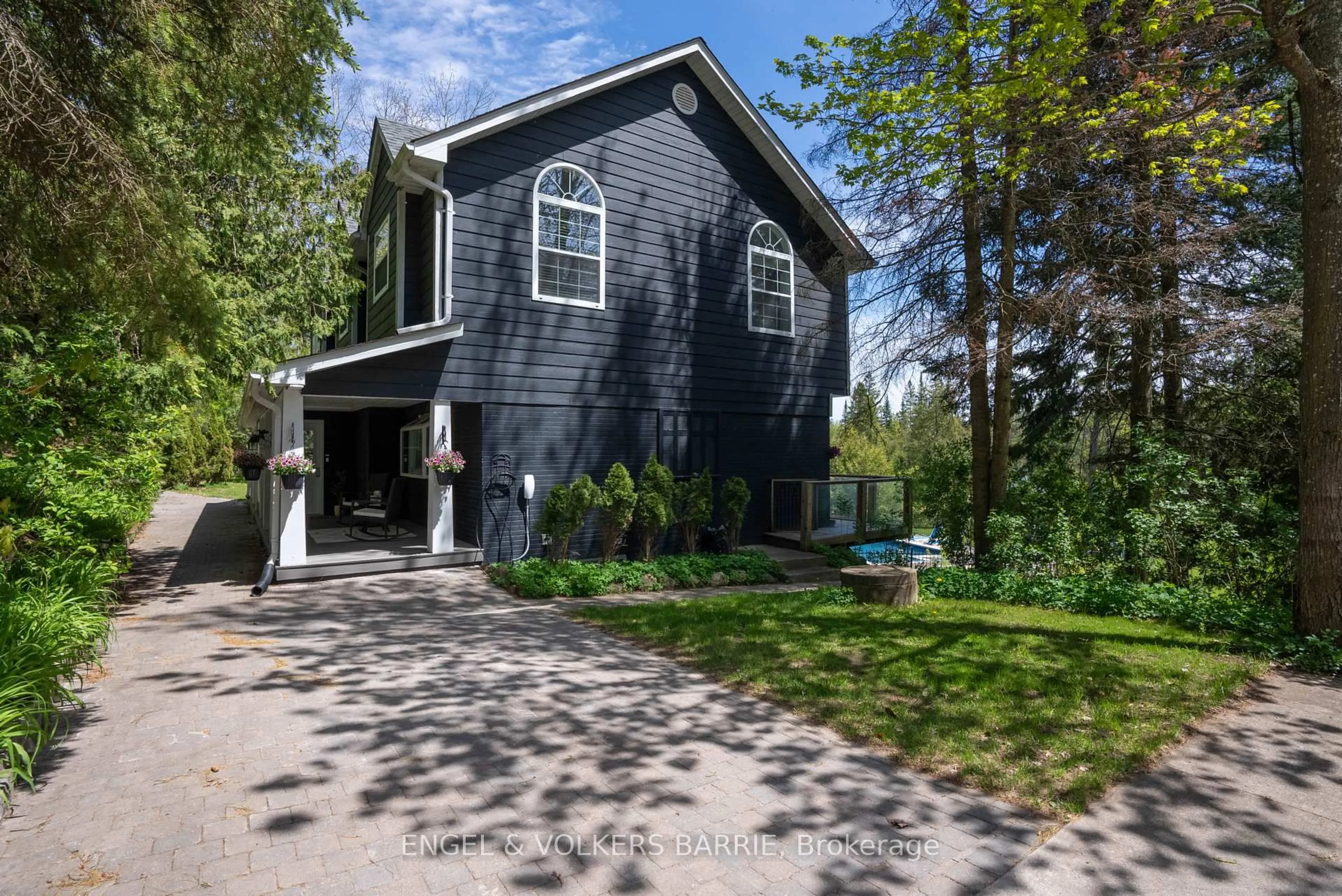 Home with vinyl exterior material, street for 1441 Hendrie Rd, Springwater Ontario L9X 0Y9