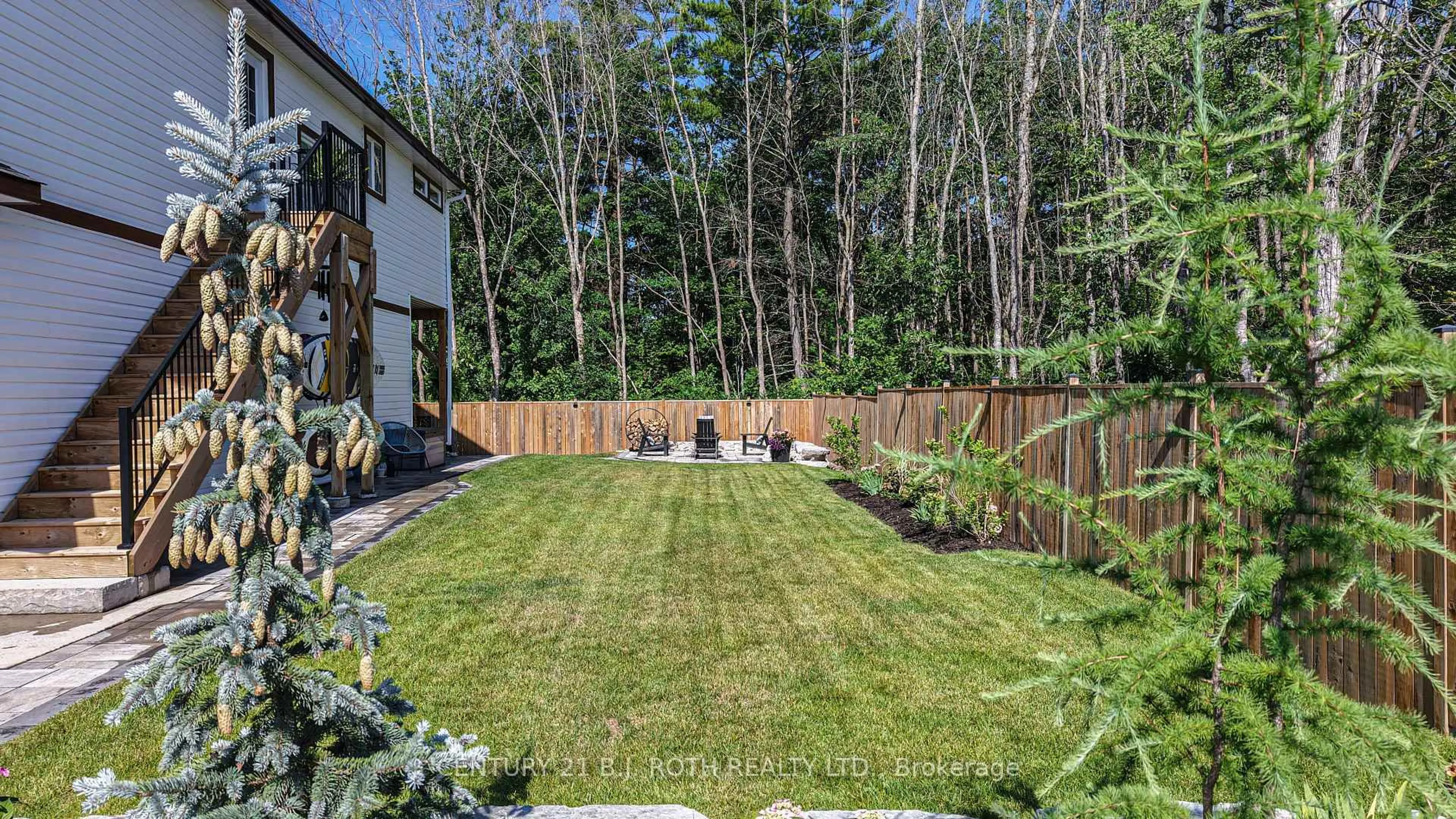 Patio, forest/trees view for 3332 Quetton St, Severn Ontario L0K 2B0