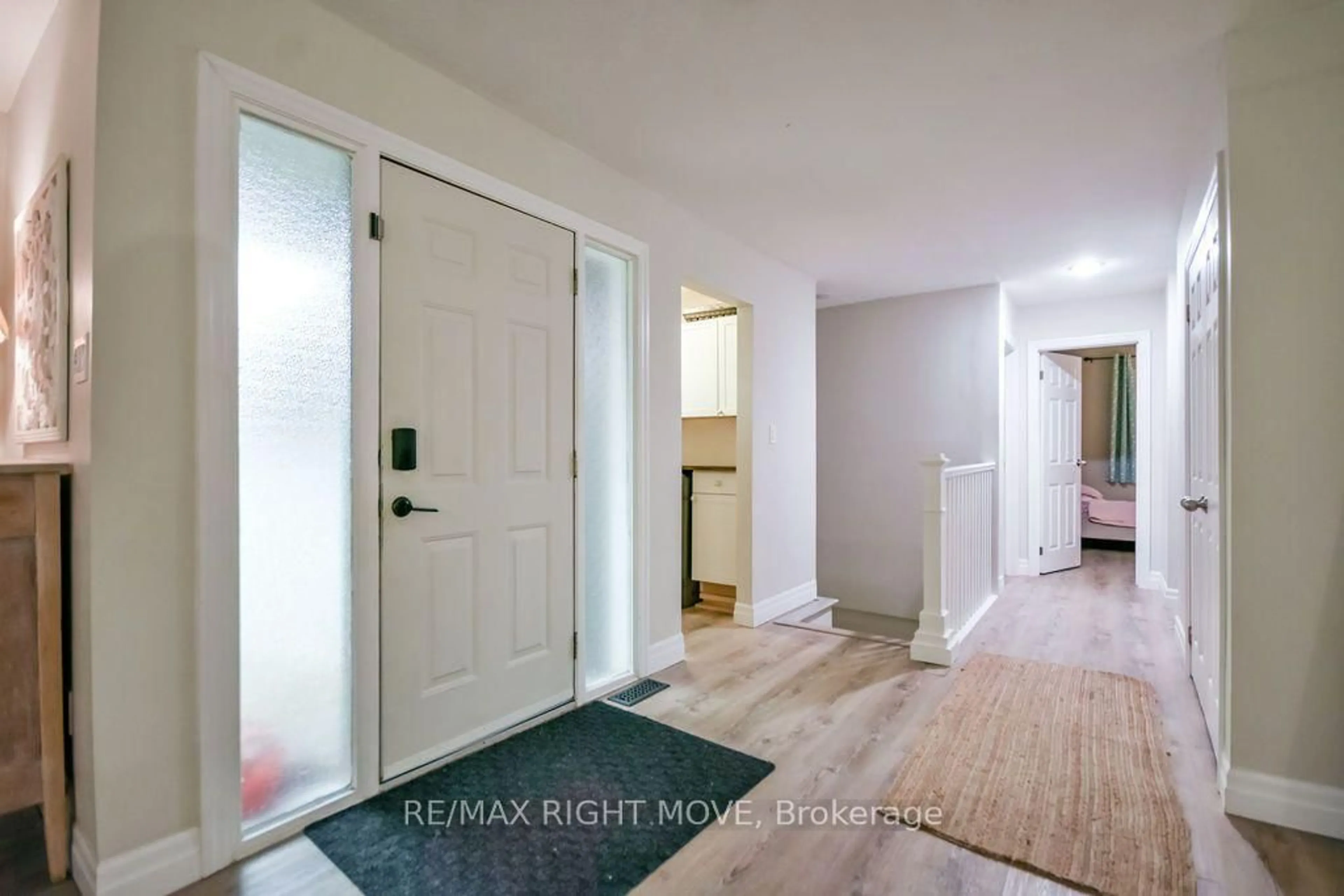 Indoor entryway for 18 Creighton St, Ramara Ontario L3V 1A8
