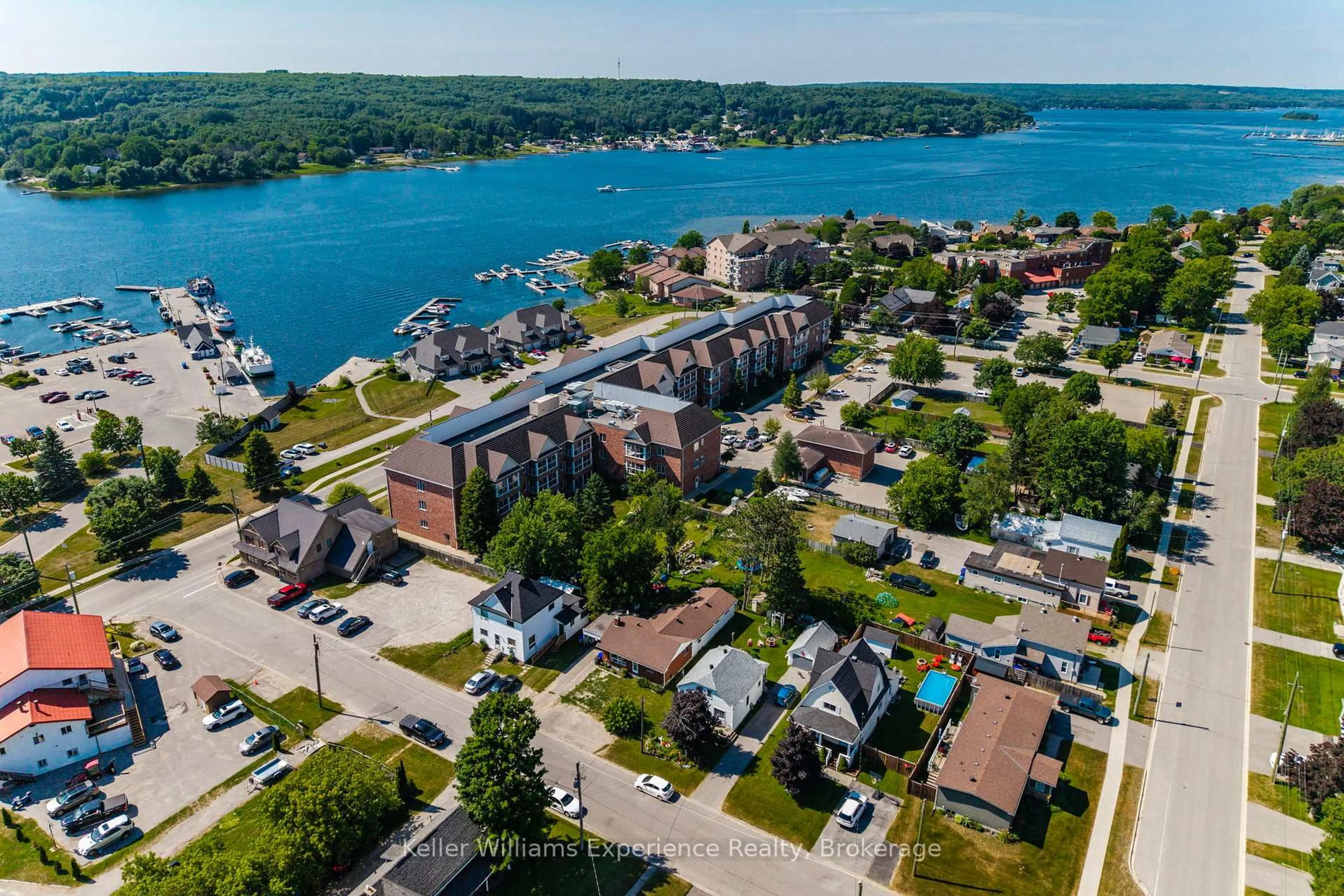A pic from outside/outdoor area/front of a property/back of a property/a pic from drone, water/lake/river/ocean view for 9 Wolfe St, Penetanguishene Ontario L9M 1B9
