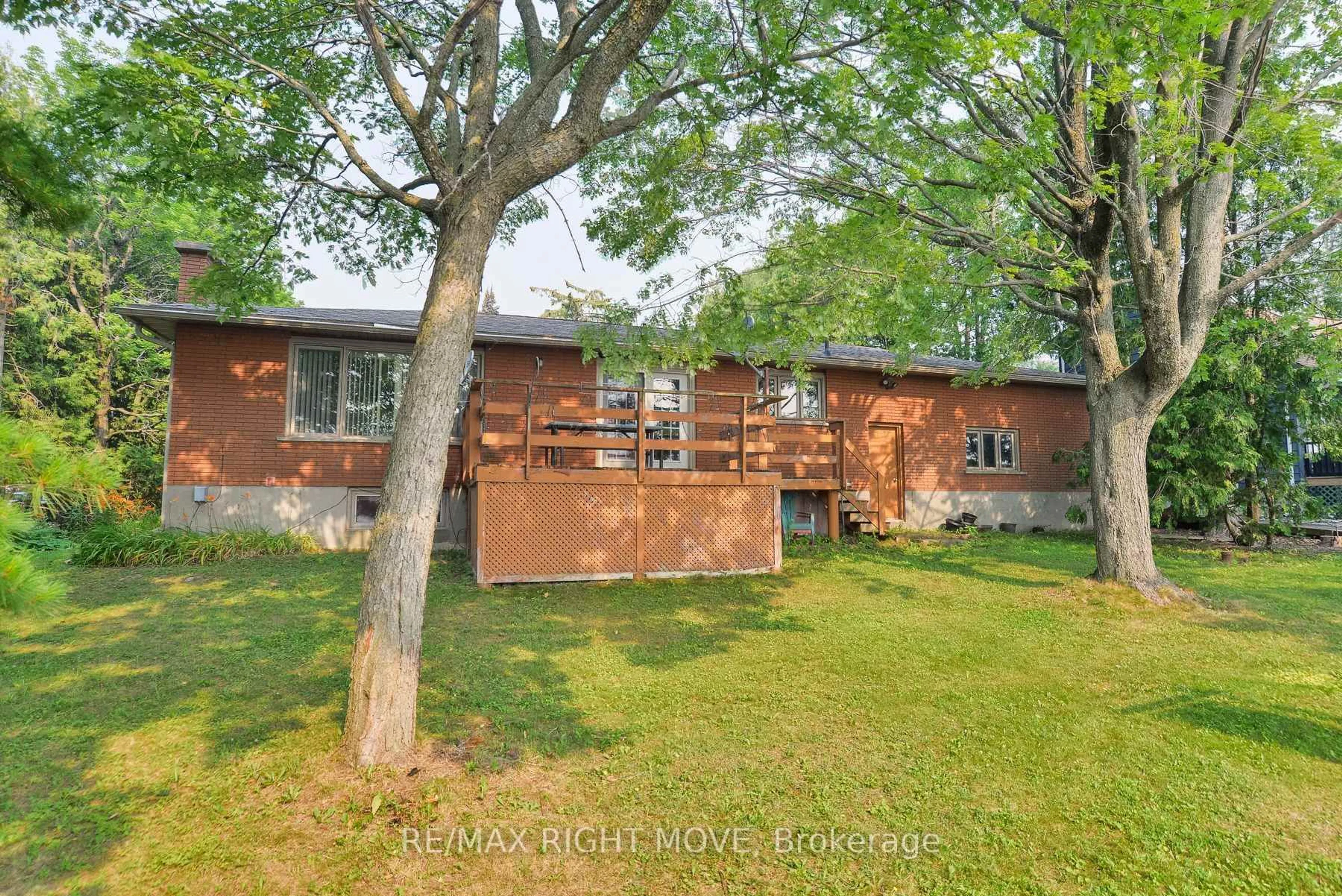 A pic from outside/outdoor area/front of a property/back of a property/a pic from drone, unknown for 3877 Wood Ave, Severn Ontario L3V 0T9