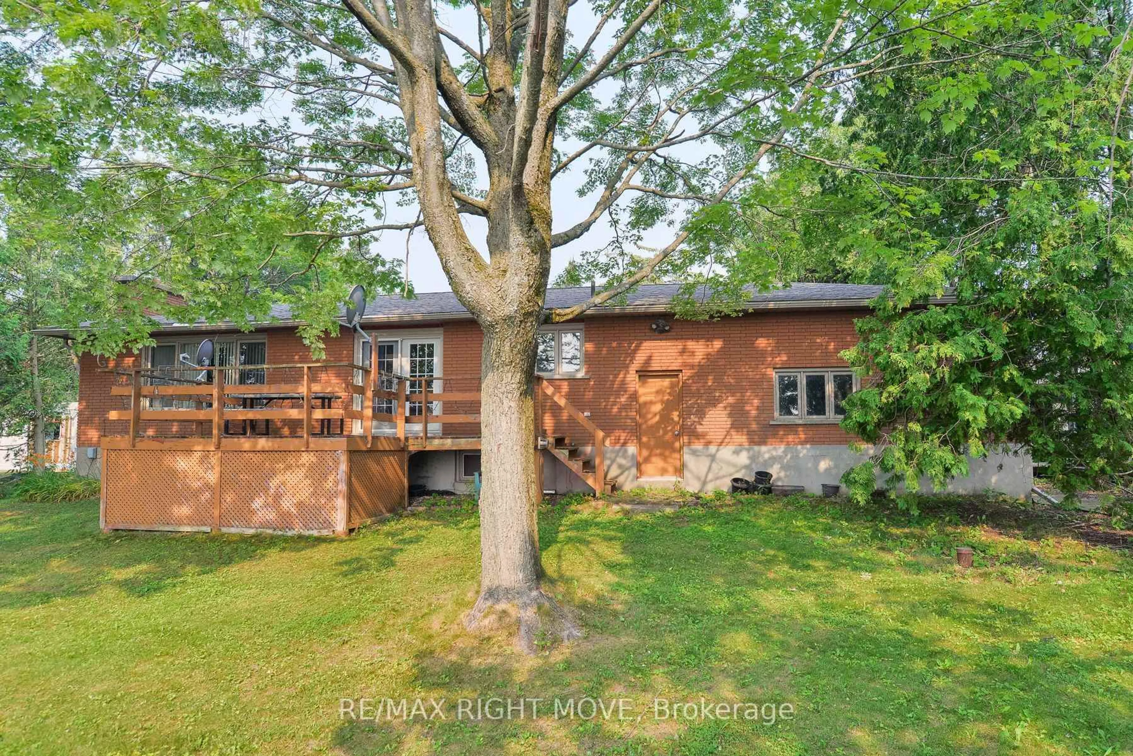 Home with brick exterior material, unknown for 3877 Wood Ave, Severn Ontario L3V 0T9