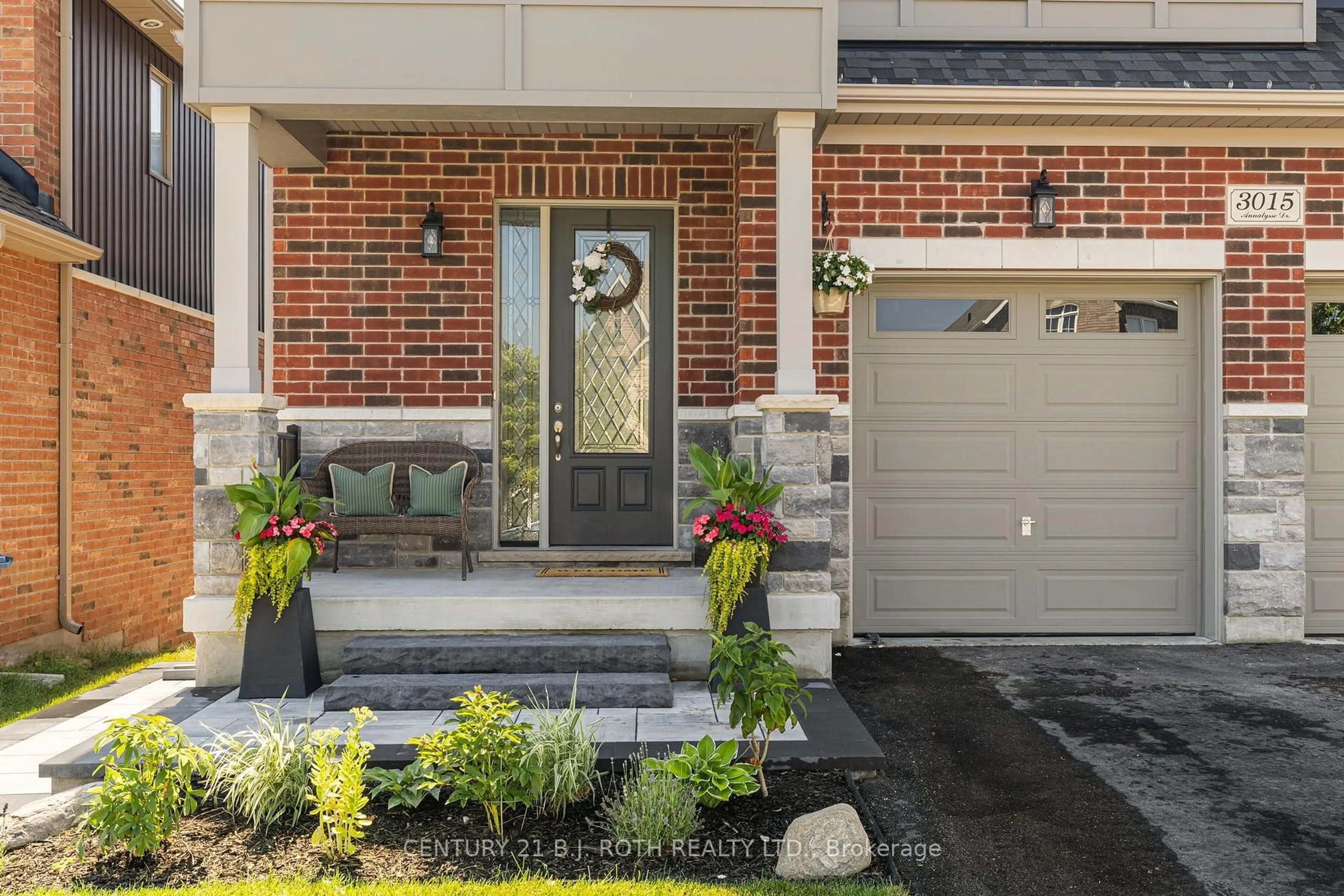 Home with brick exterior material, street for 3015 Annalysse Dr, Orillia Ontario L3V 8K6